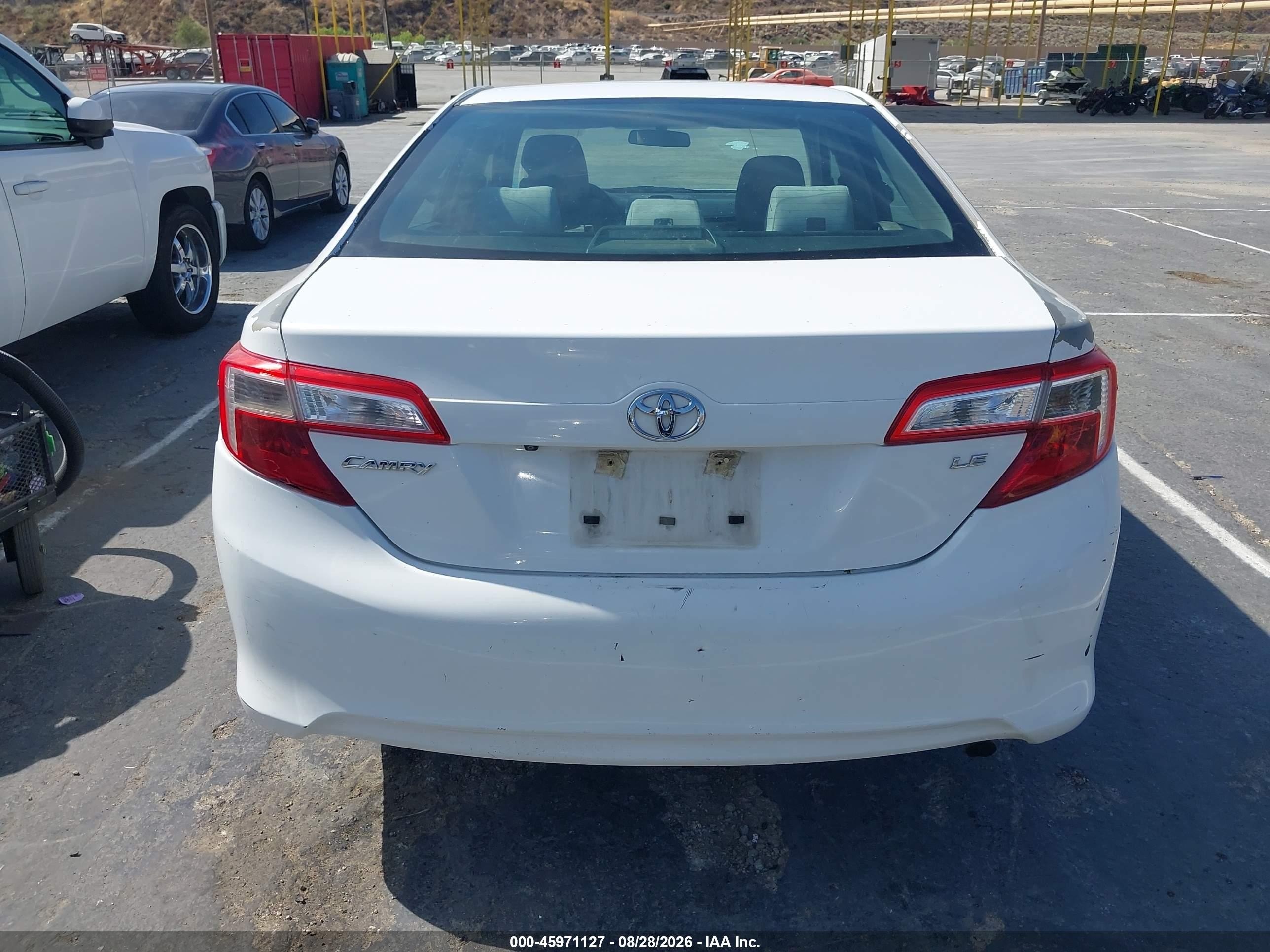 2014 Toyota Camry Le White vin: 4T4BF1FKXER439763