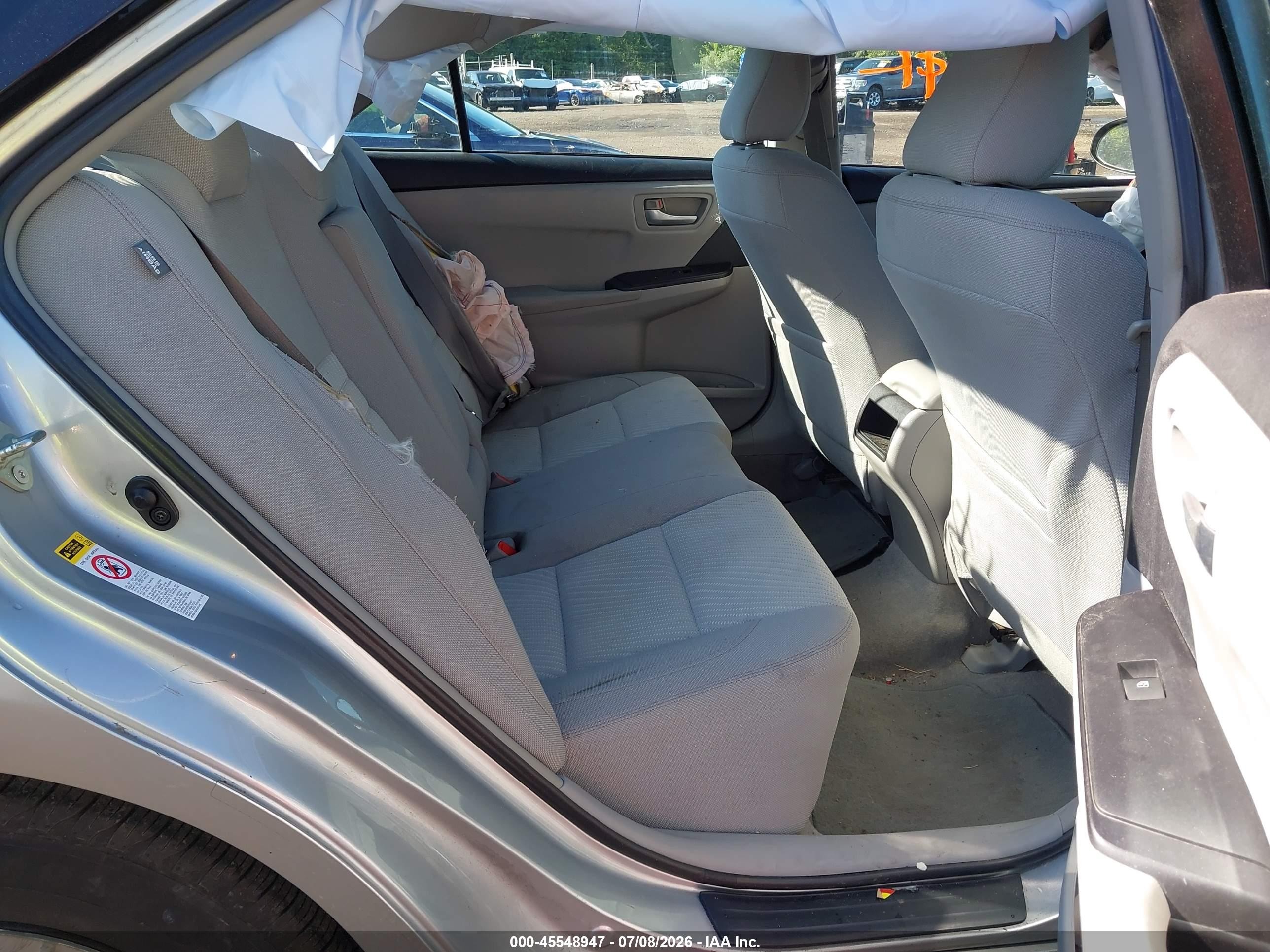 2015 Toyota Camry Le Silver vin: 4T4BF1FKXFR469444