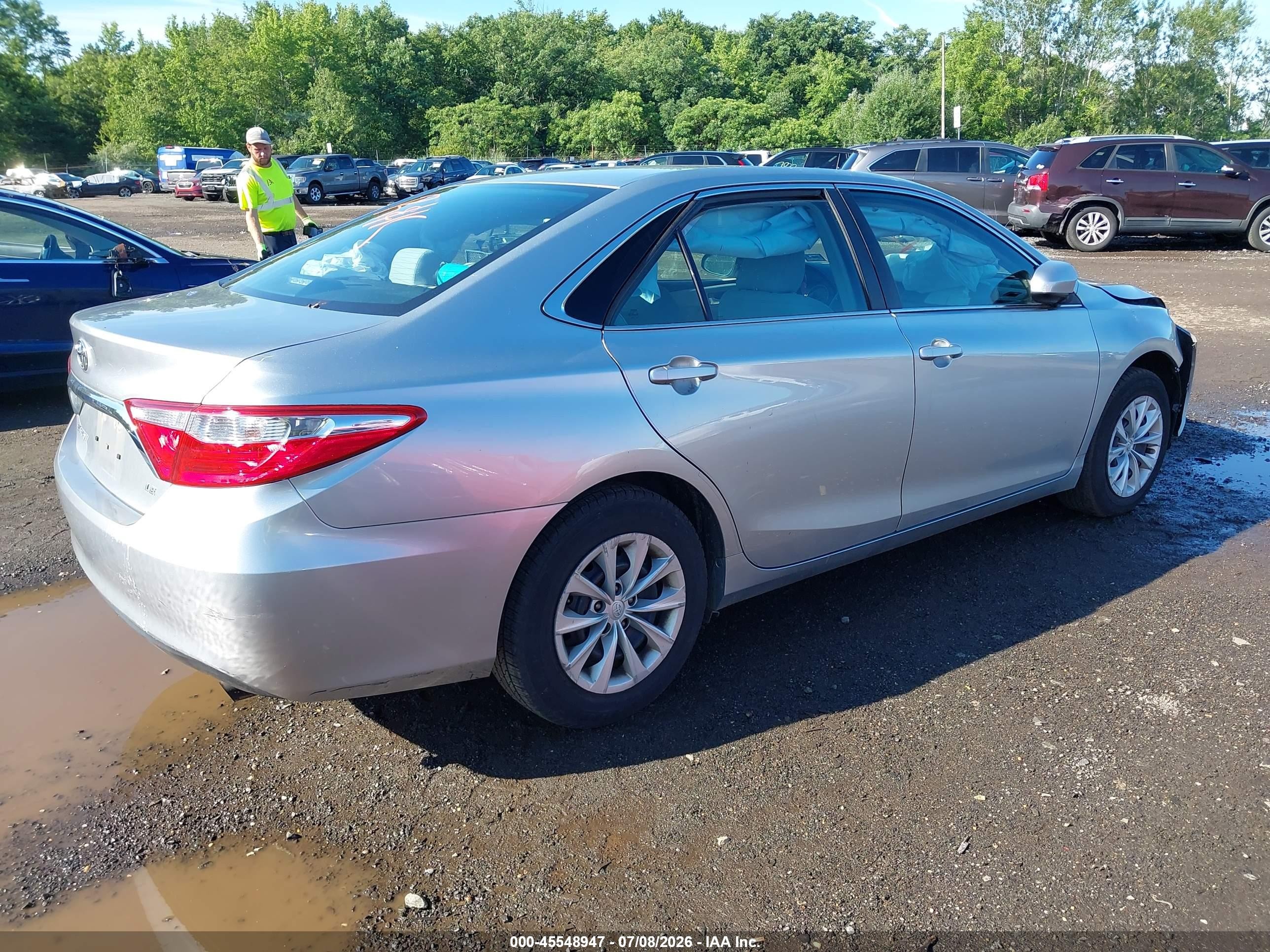 2015 Toyota Camry Le Silver vin: 4T4BF1FKXFR469444