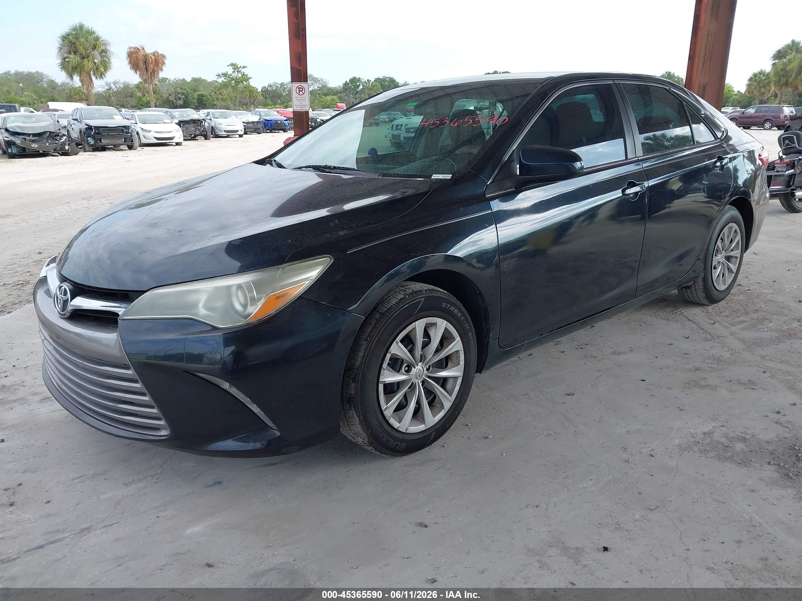 2015 Toyota Camry Le Dark Blue vin: 4T4BF1FKXFR471310