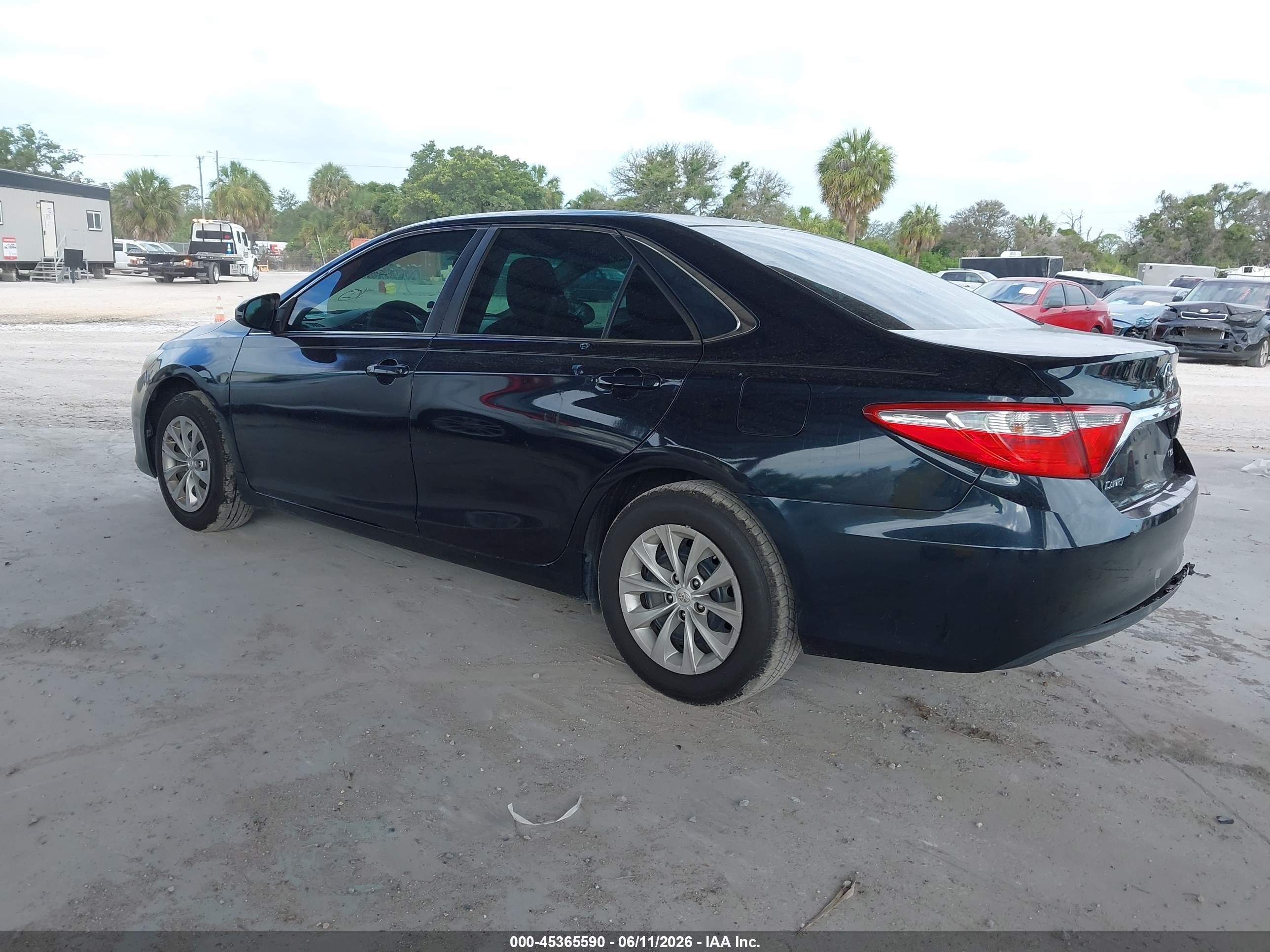 2015 Toyota Camry Le Dark Blue vin: 4T4BF1FKXFR471310