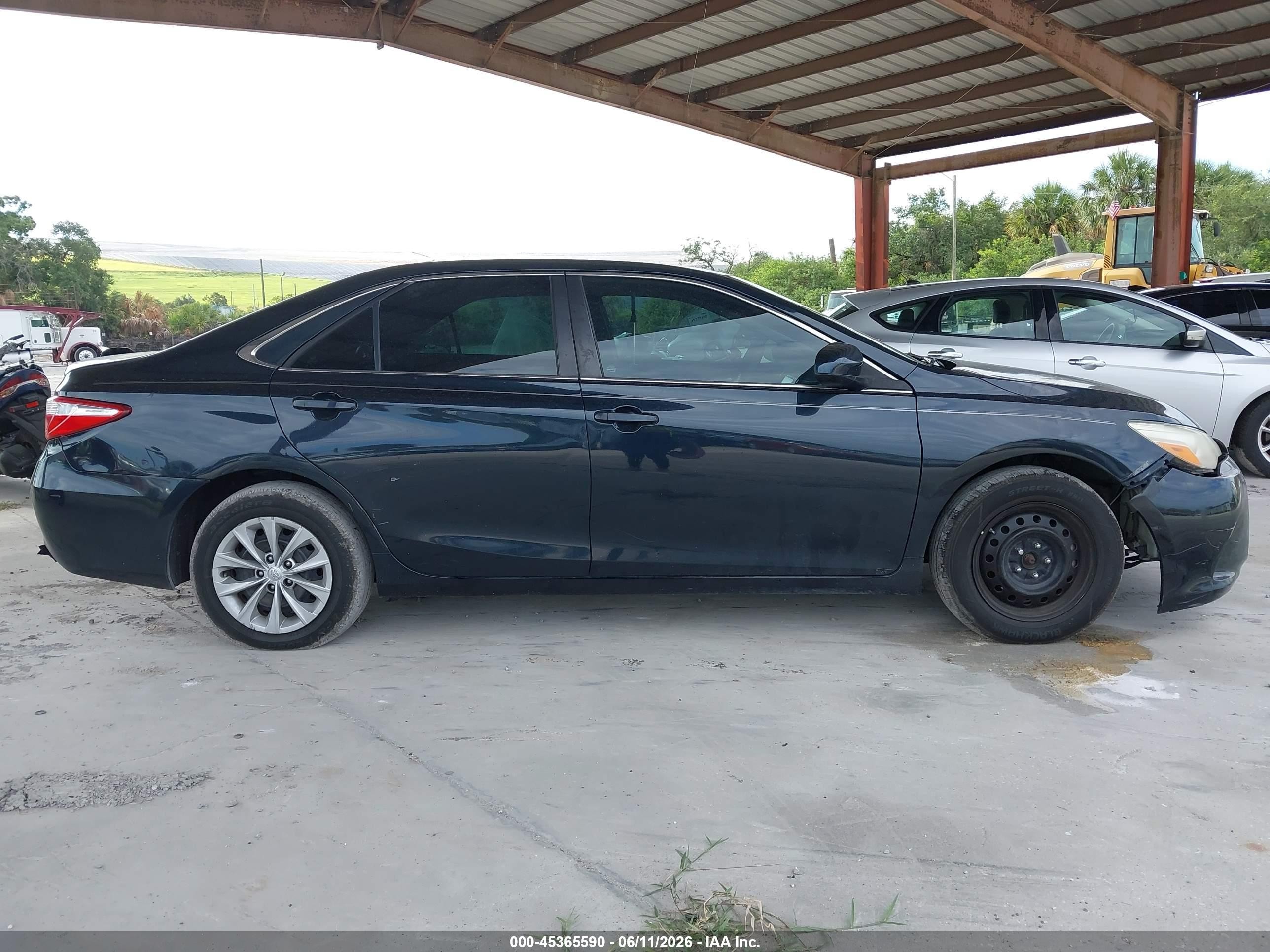2015 Toyota Camry Le Dark Blue vin: 4T4BF1FKXFR471310