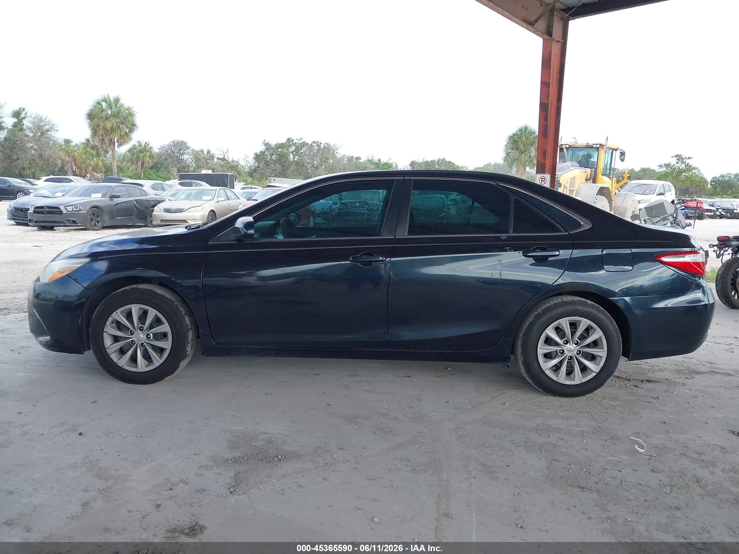 2015 Toyota Camry Le Dark Blue vin: 4T4BF1FKXFR471310