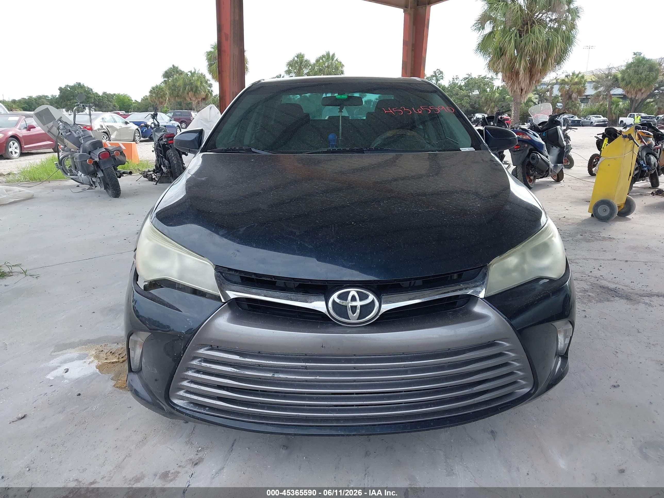 2015 Toyota Camry Le Dark Blue vin: 4T4BF1FKXFR471310