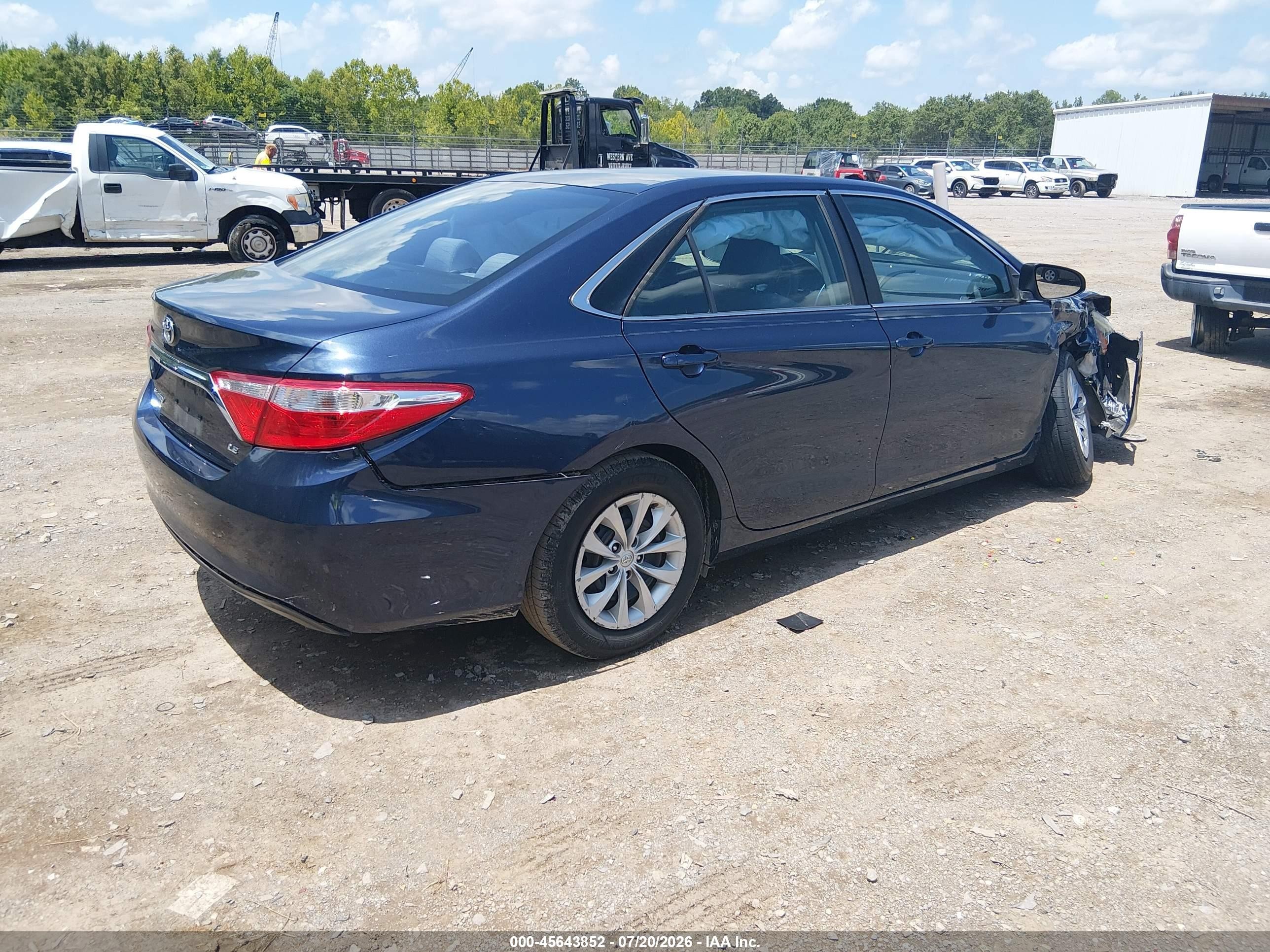 2015 Toyota Camry Le Blue vin: 4T4BF1FKXFR492528