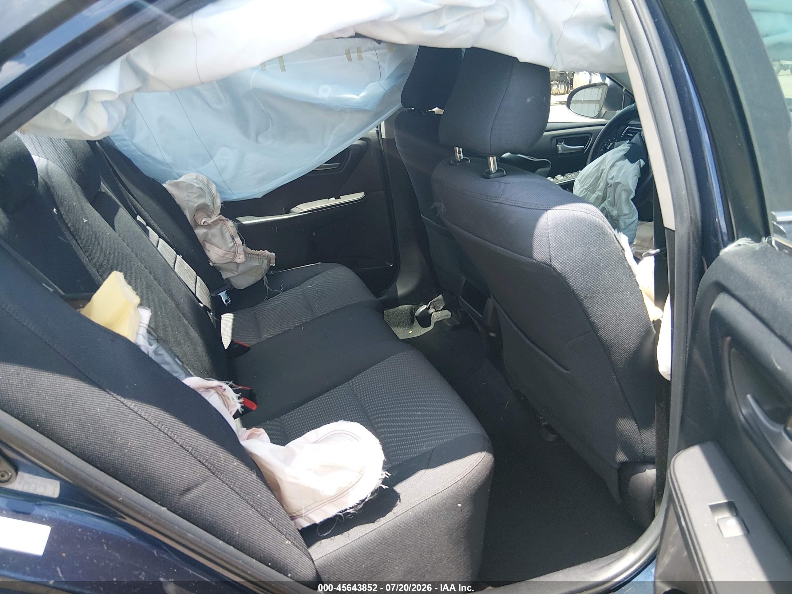 2015 Toyota Camry Le Blue vin: 4T4BF1FKXFR492528