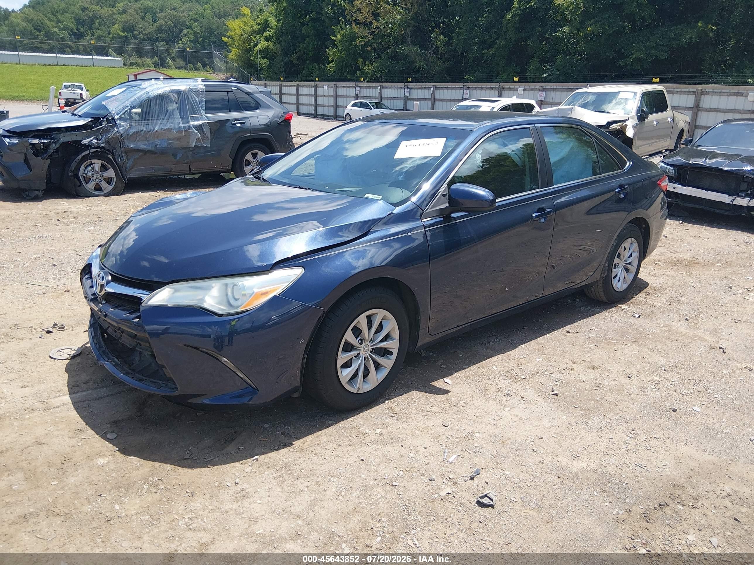 2015 Toyota Camry Le Blue vin: 4T4BF1FKXFR492528
