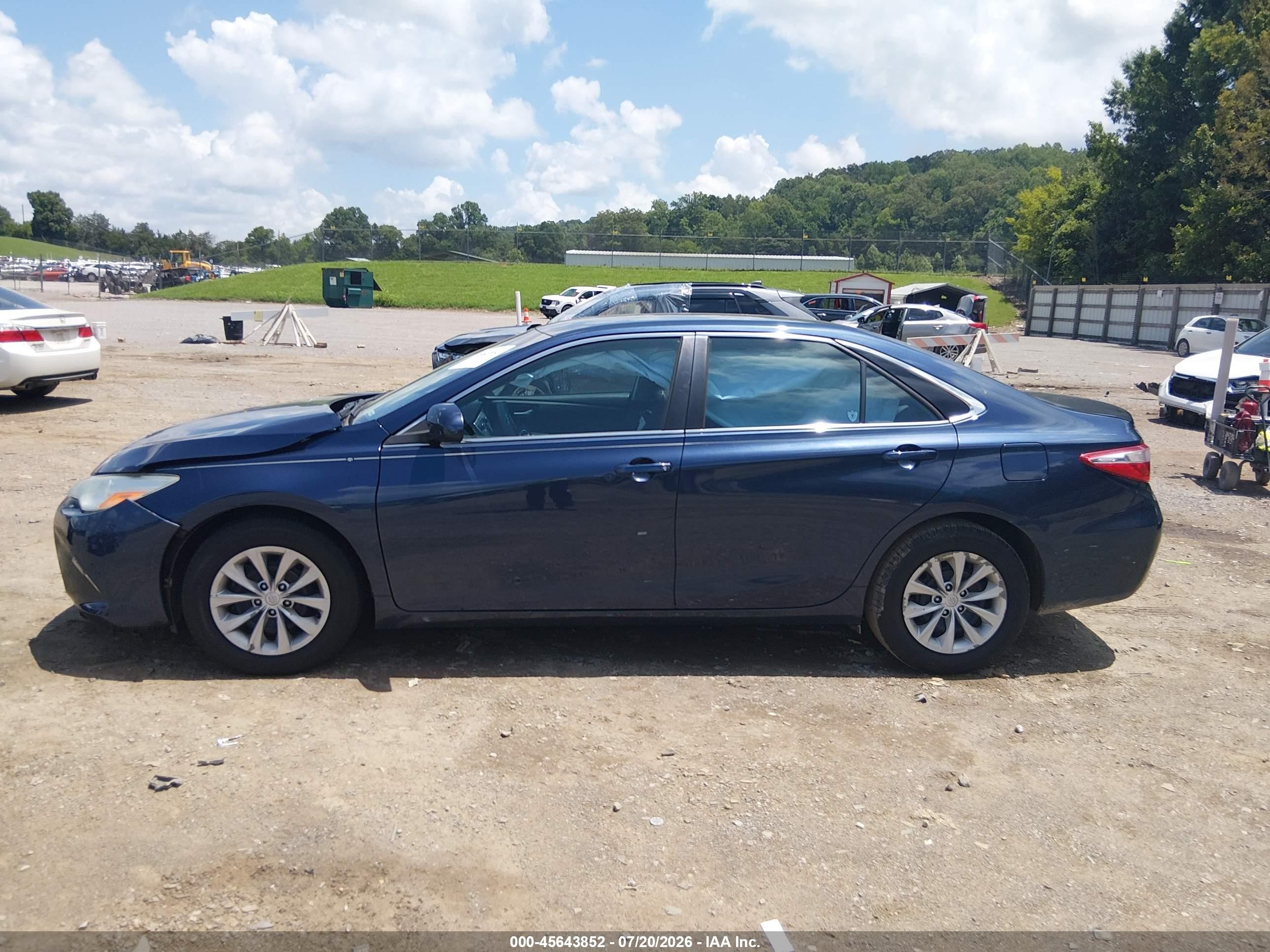 2015 Toyota Camry Le Blue vin: 4T4BF1FKXFR492528