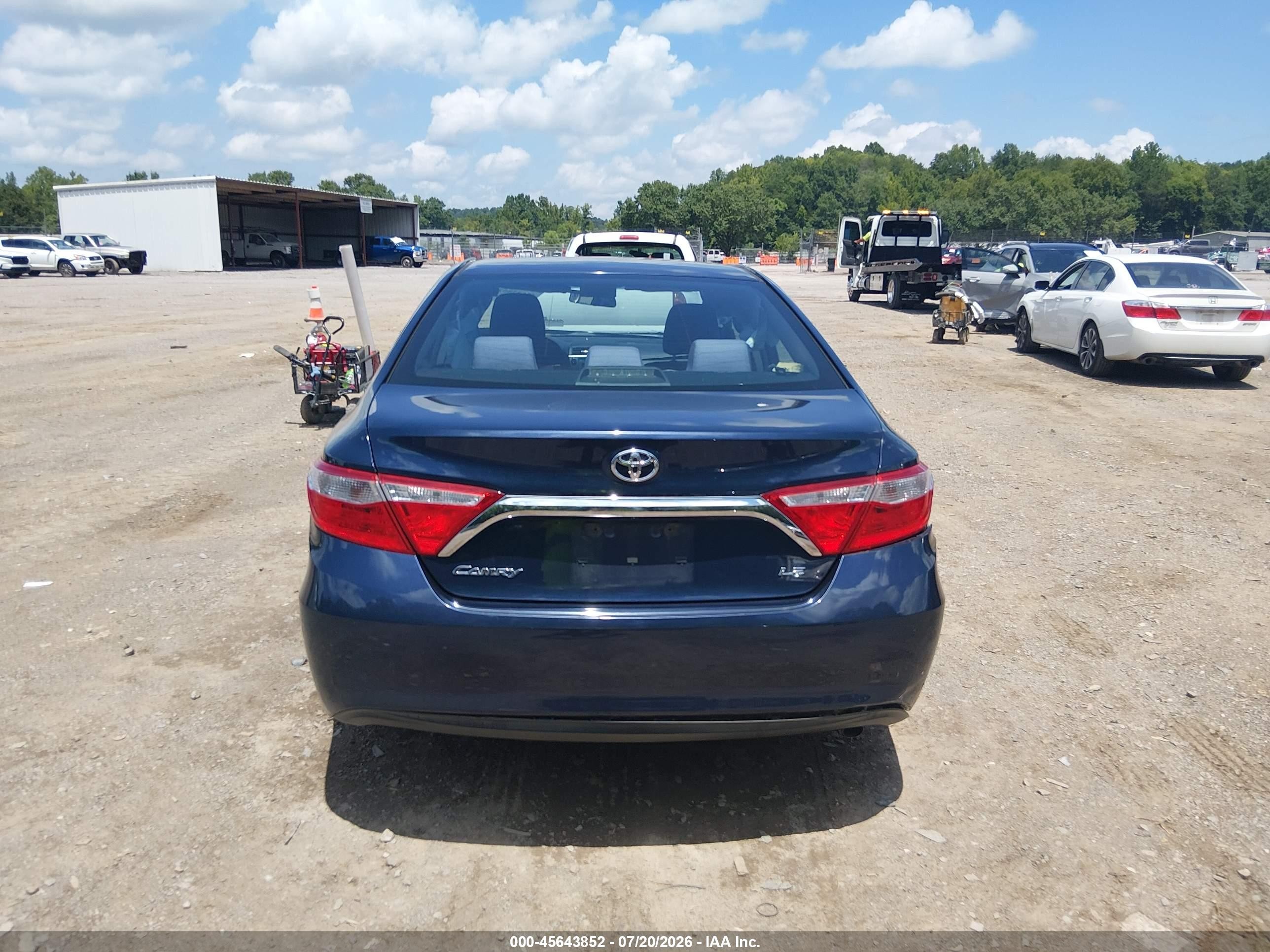 2015 Toyota Camry Le Blue vin: 4T4BF1FKXFR492528