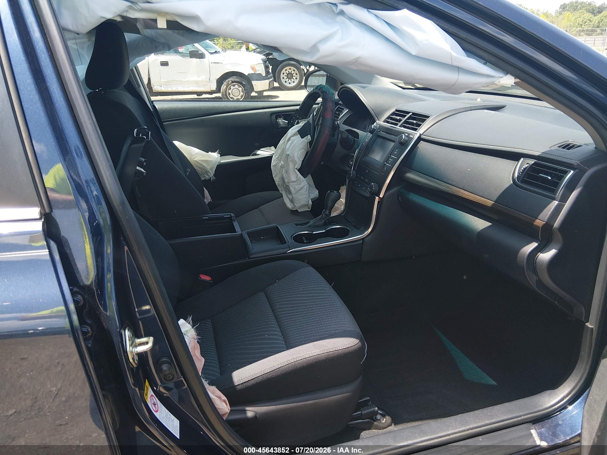 2015 Toyota Camry Le Blue vin: 4T4BF1FKXFR492528