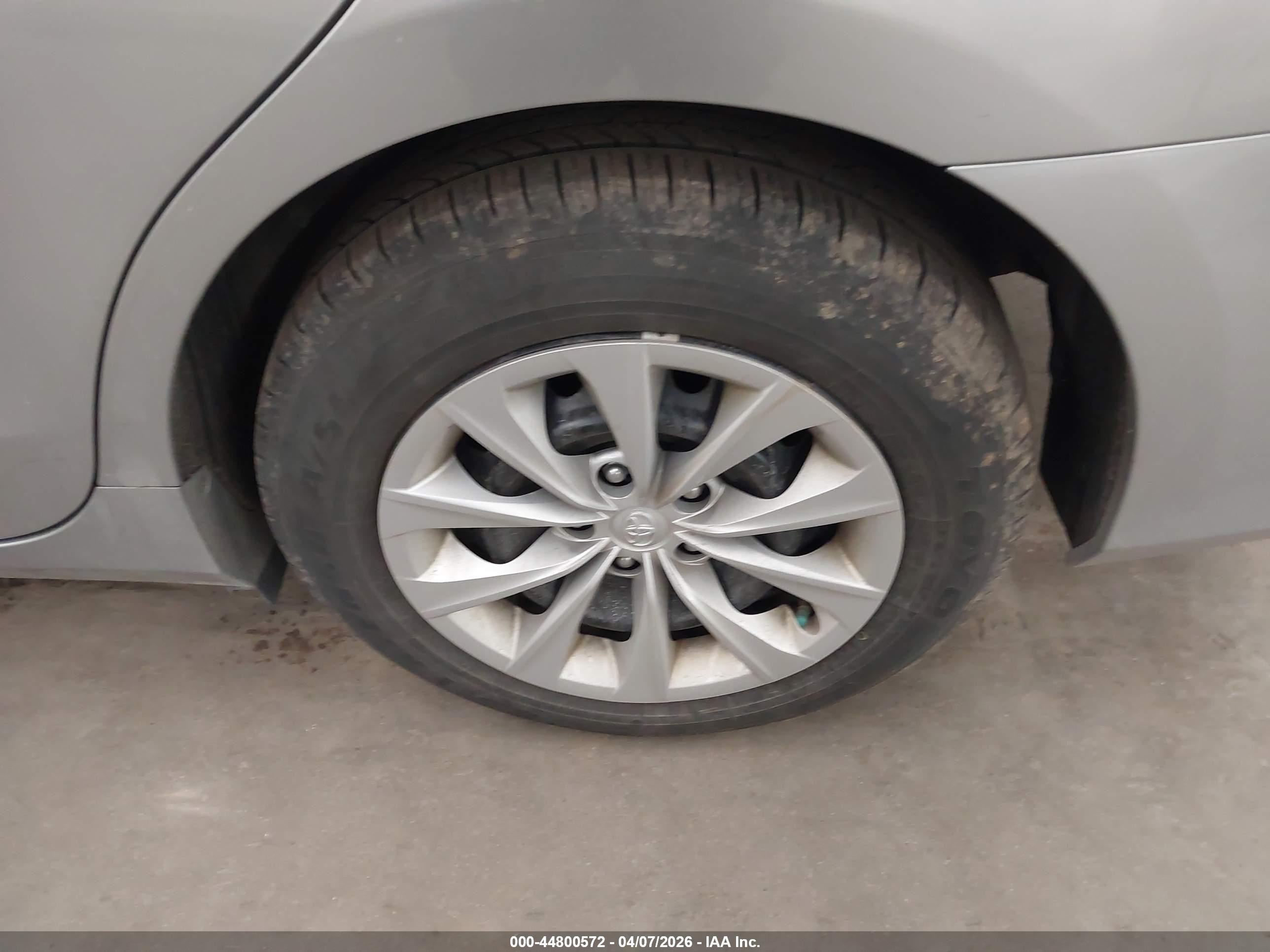2015 Toyota Camry Le Silver vin: 4T4BF1FKXFR501597