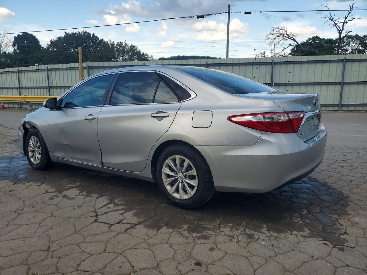 2016 Toyota Camry Le Silver vin: 4T4BF1FKXGR532320