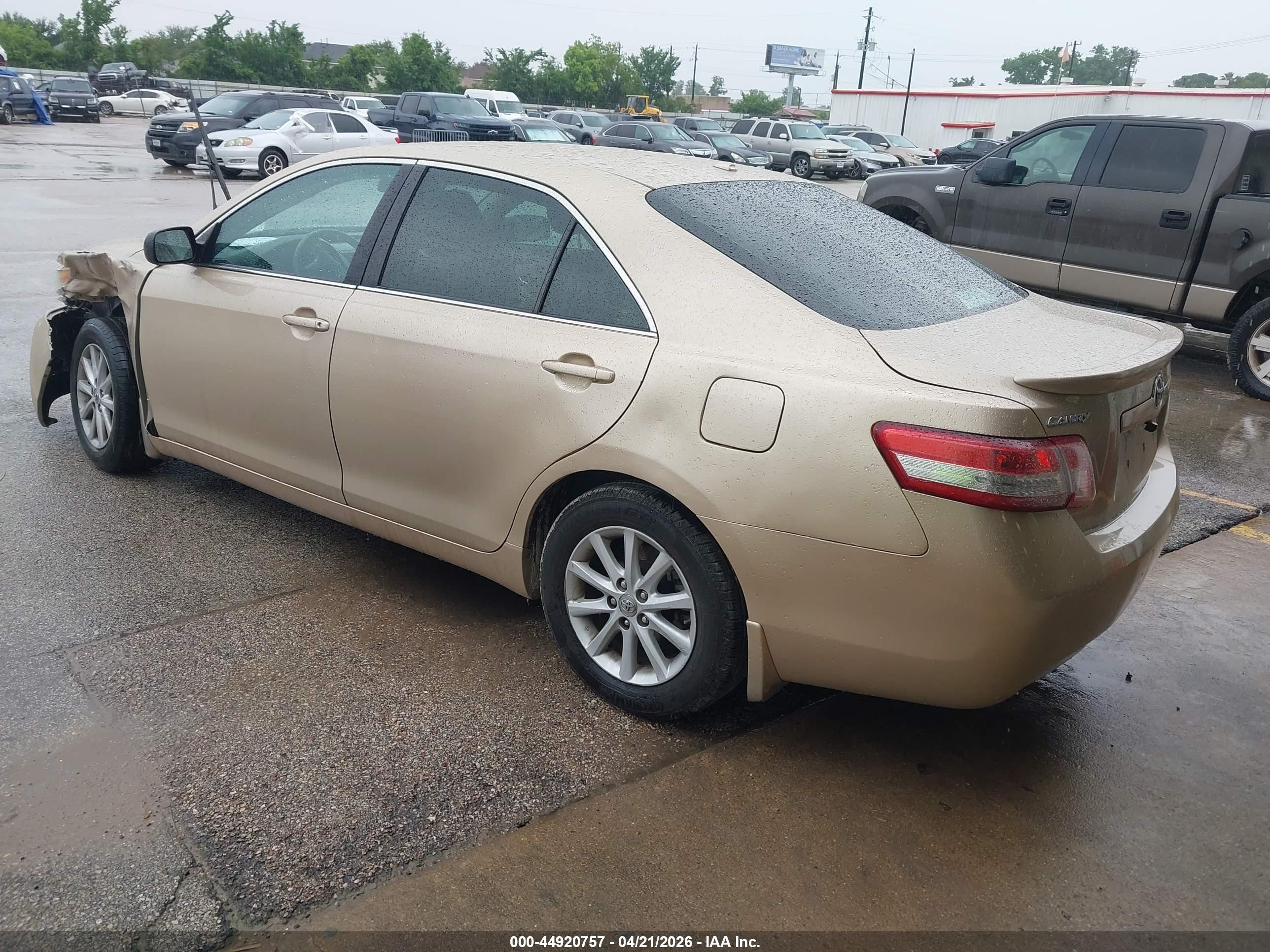 2010 Toyota Camry Le Beige vin: 4T4BF3EK0AR014091