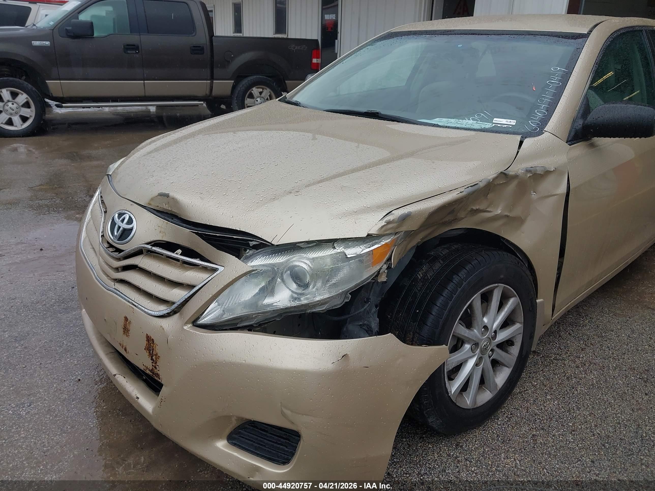 2010 Toyota Camry Le Beige vin: 4T4BF3EK0AR014091