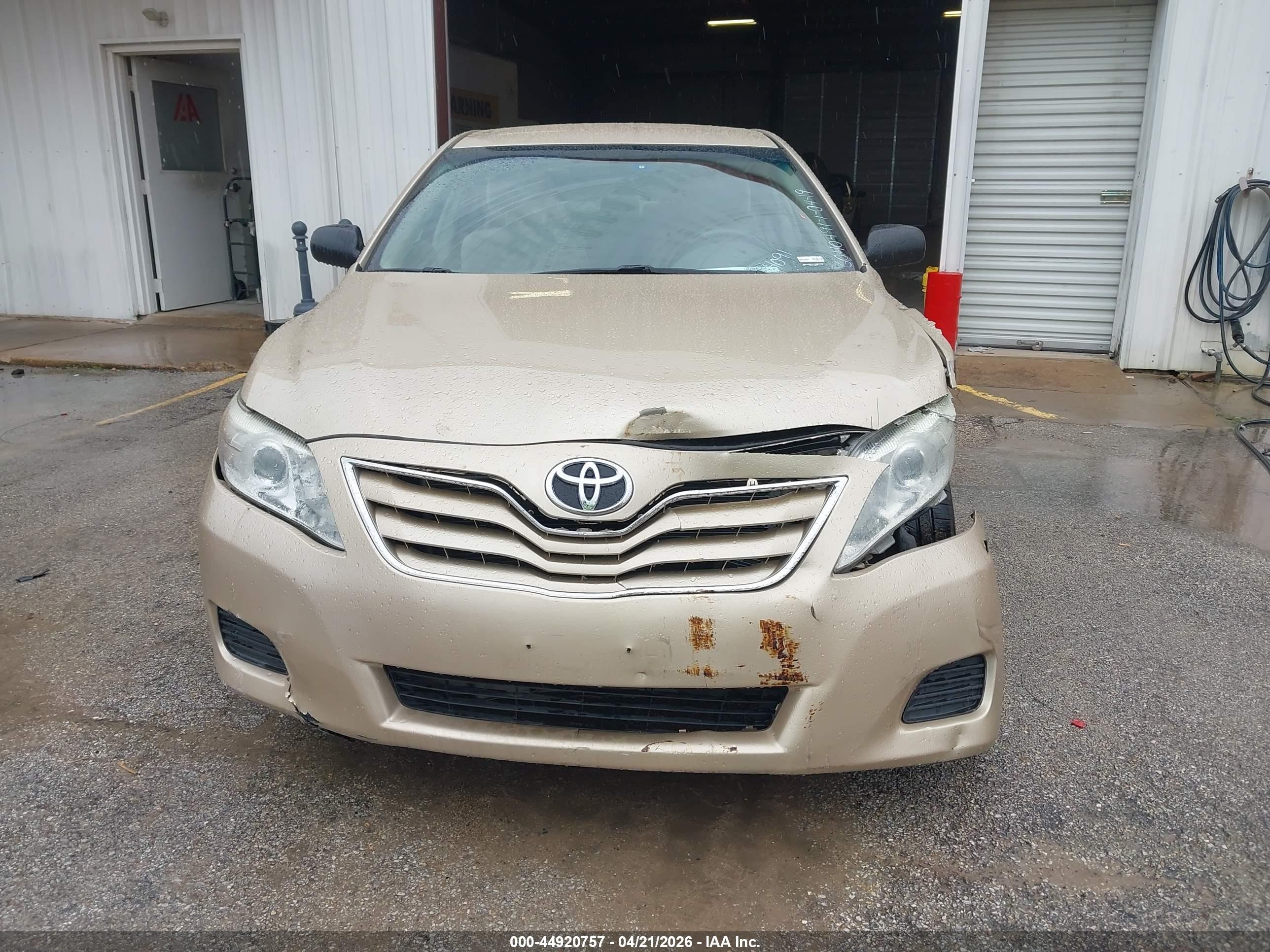 2010 Toyota Camry Le Beige vin: 4T4BF3EK0AR014091