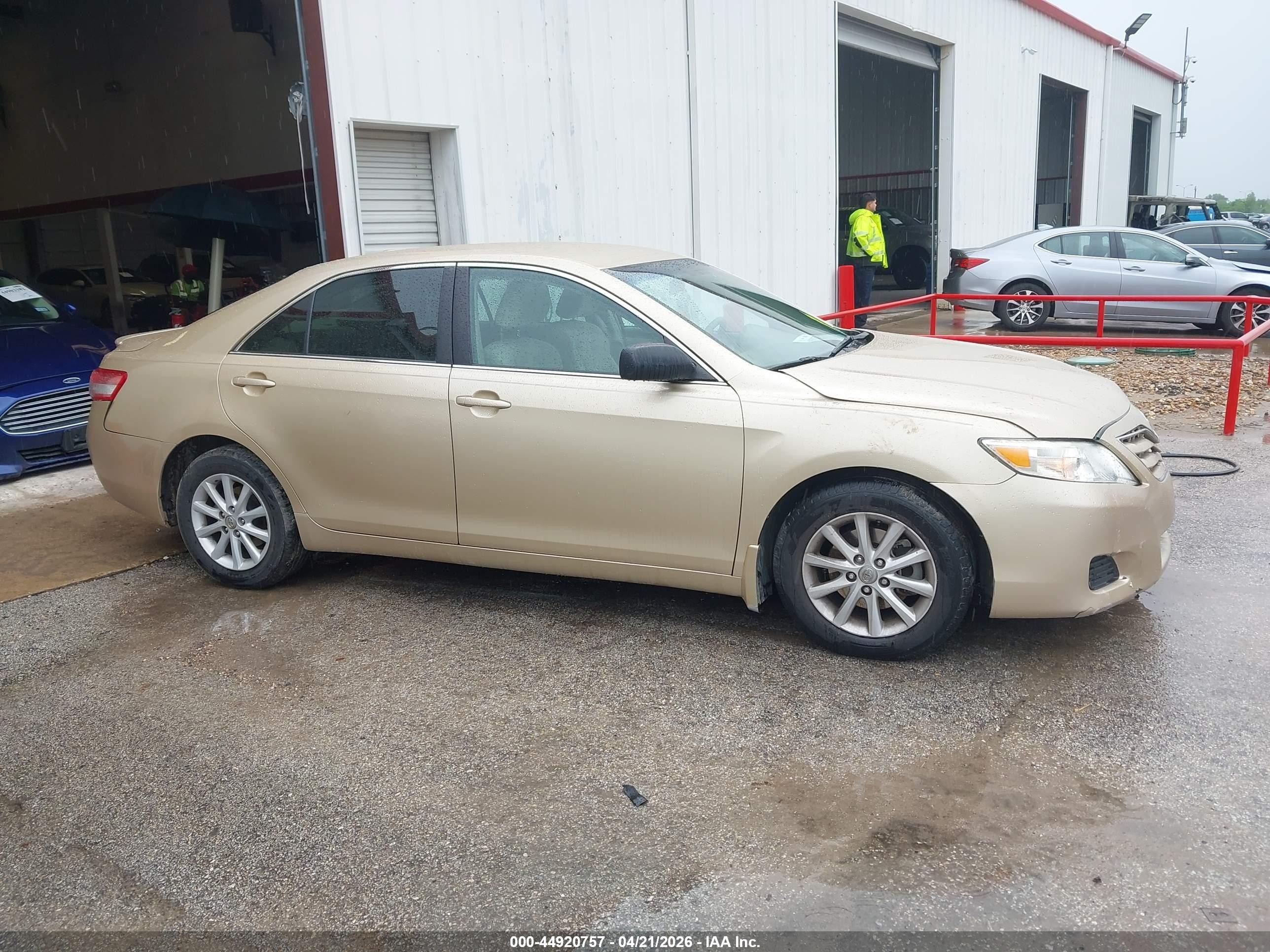 2010 Toyota Camry Le Beige vin: 4T4BF3EK0AR014091