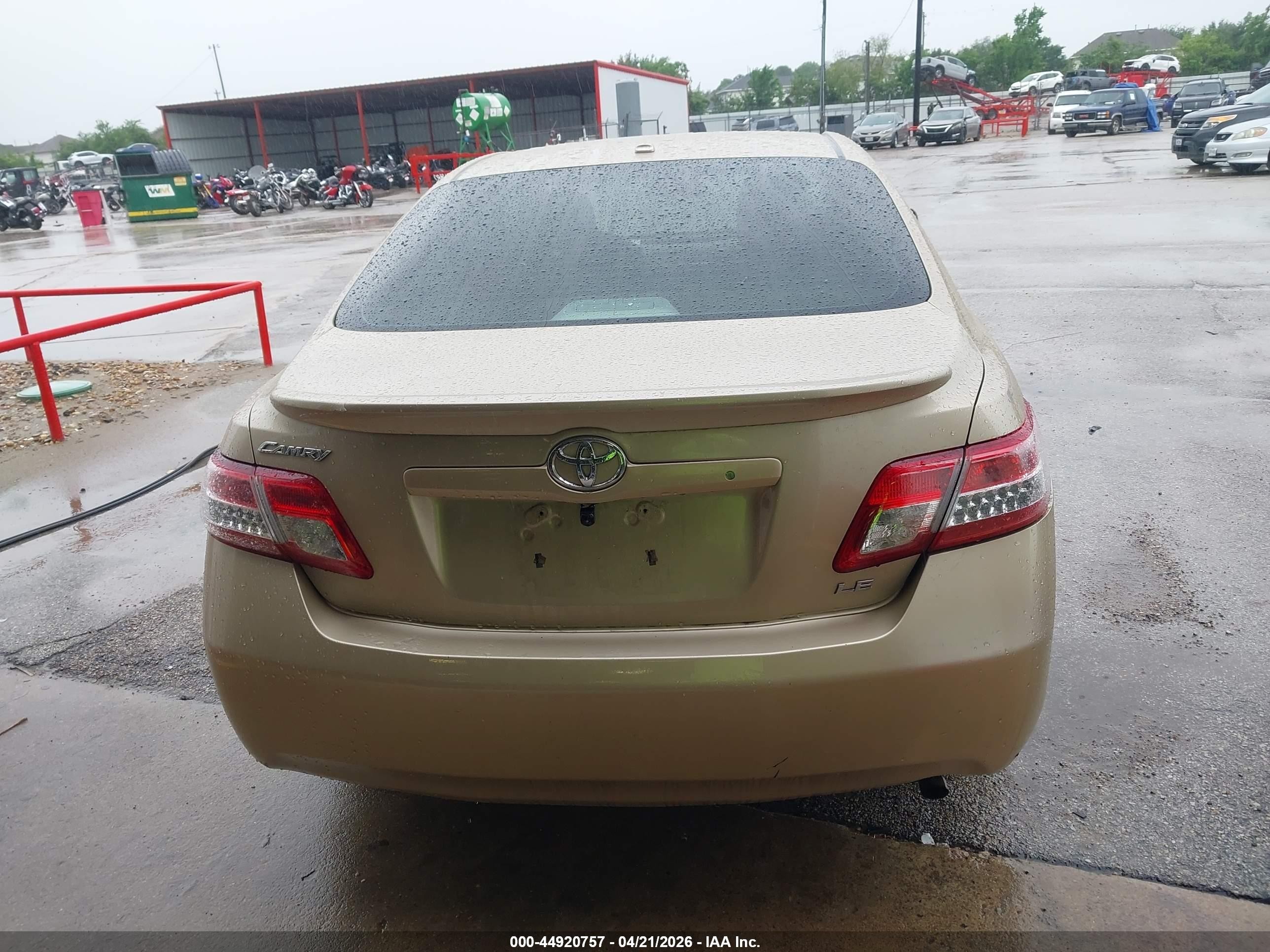 2010 Toyota Camry Le Beige vin: 4T4BF3EK0AR014091
