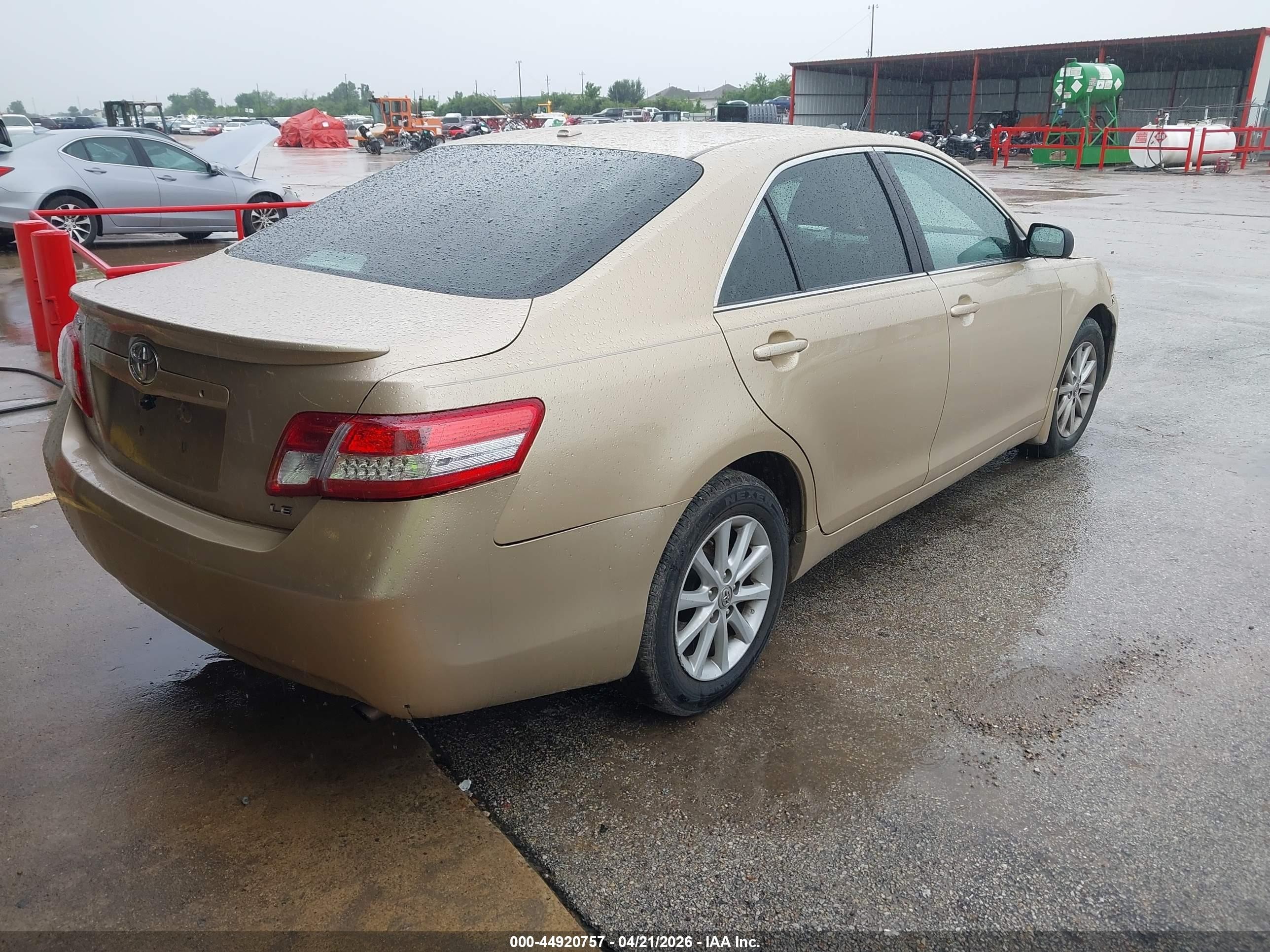 2010 Toyota Camry Le Beige vin: 4T4BF3EK0AR014091
