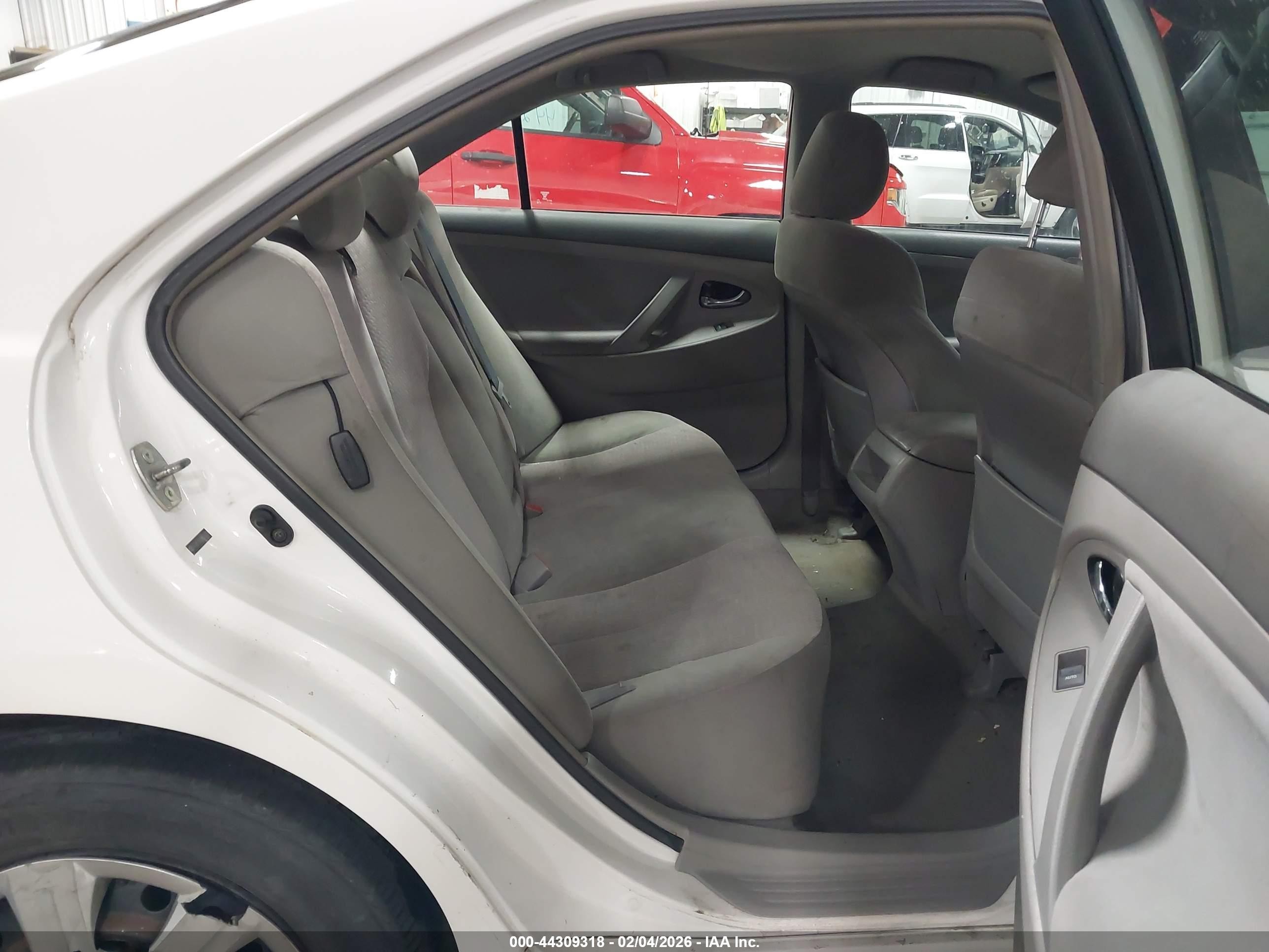 2010 Toyota Camry Le White vin: 4T4BF3EK0AR034020