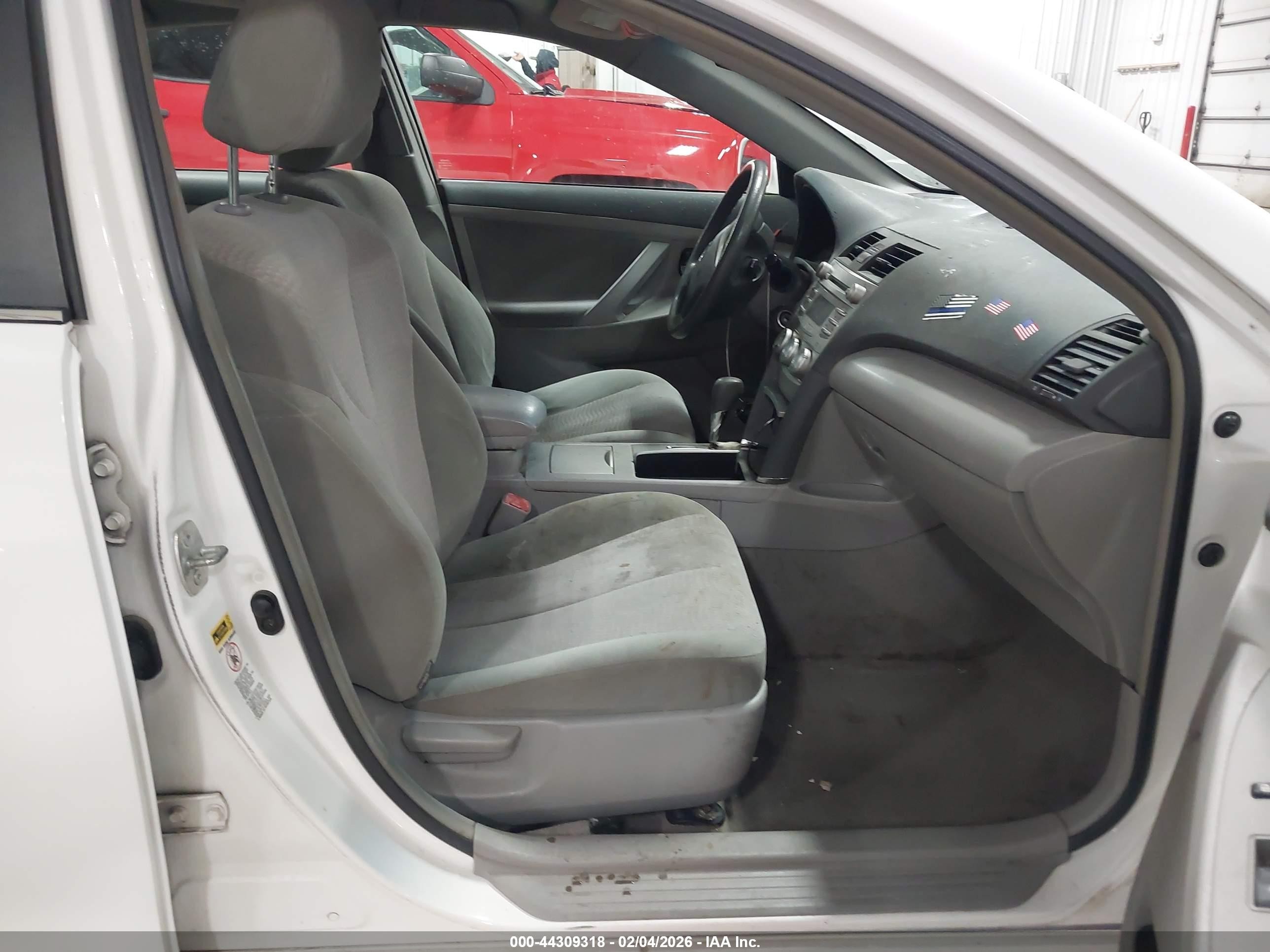 2010 Toyota Camry Le White vin: 4T4BF3EK0AR034020