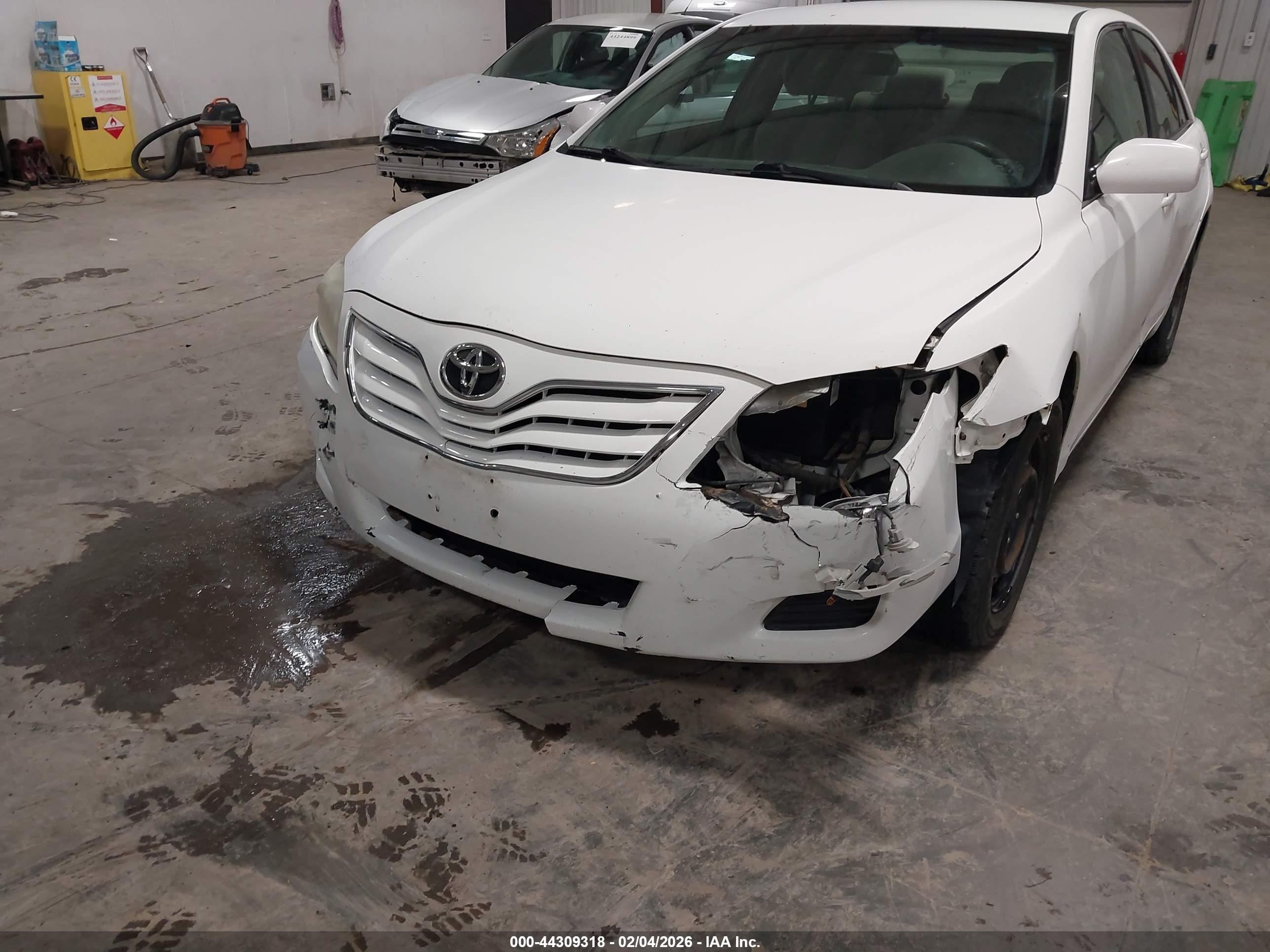 2010 Toyota Camry Le White vin: 4T4BF3EK0AR034020