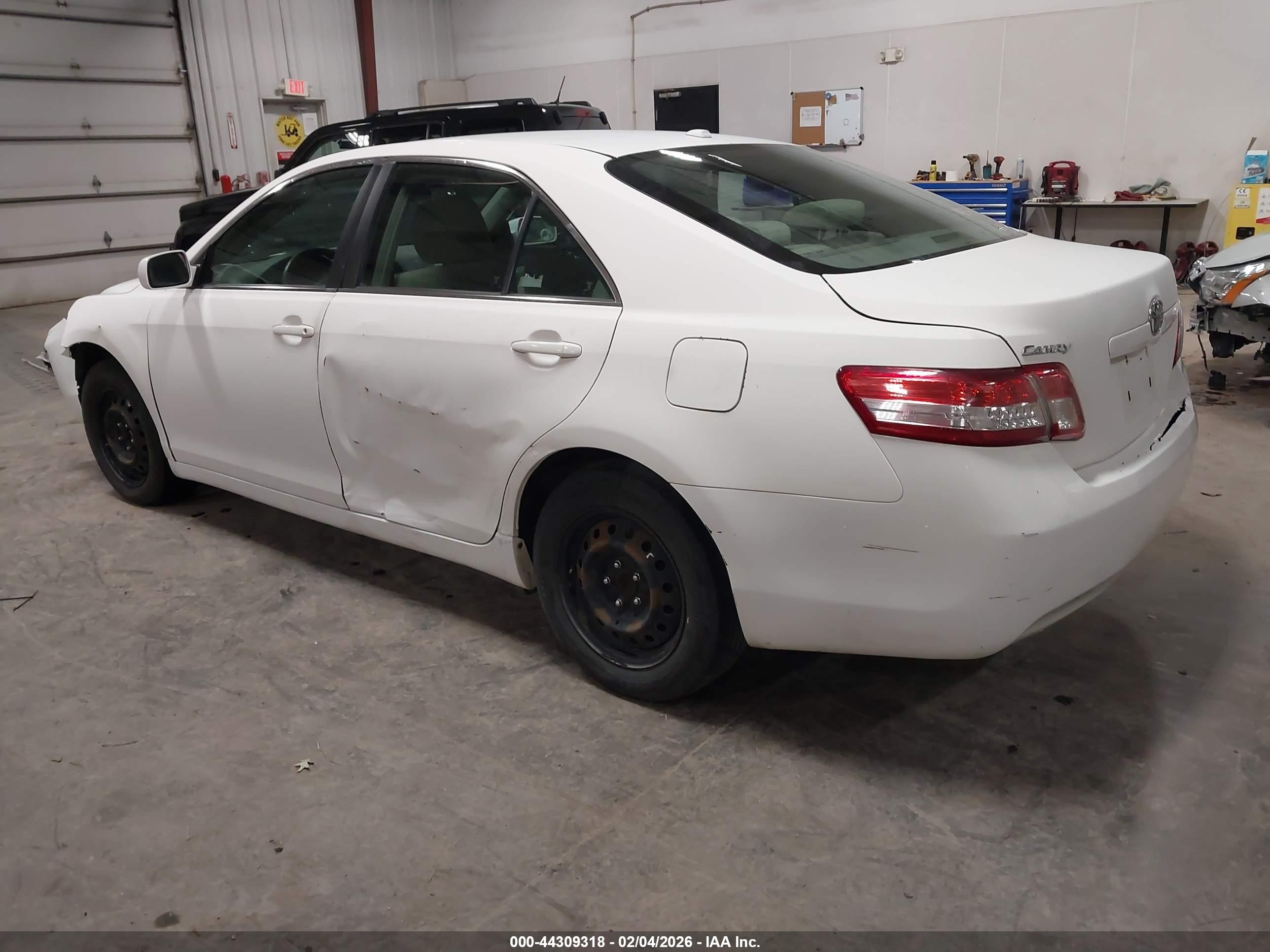 2010 Toyota Camry Le White vin: 4T4BF3EK0AR034020