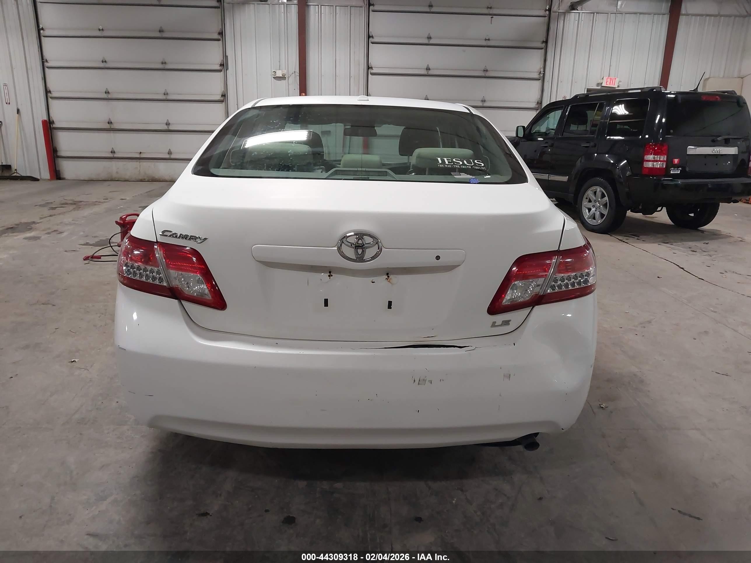 2010 Toyota Camry Le White vin: 4T4BF3EK0AR034020