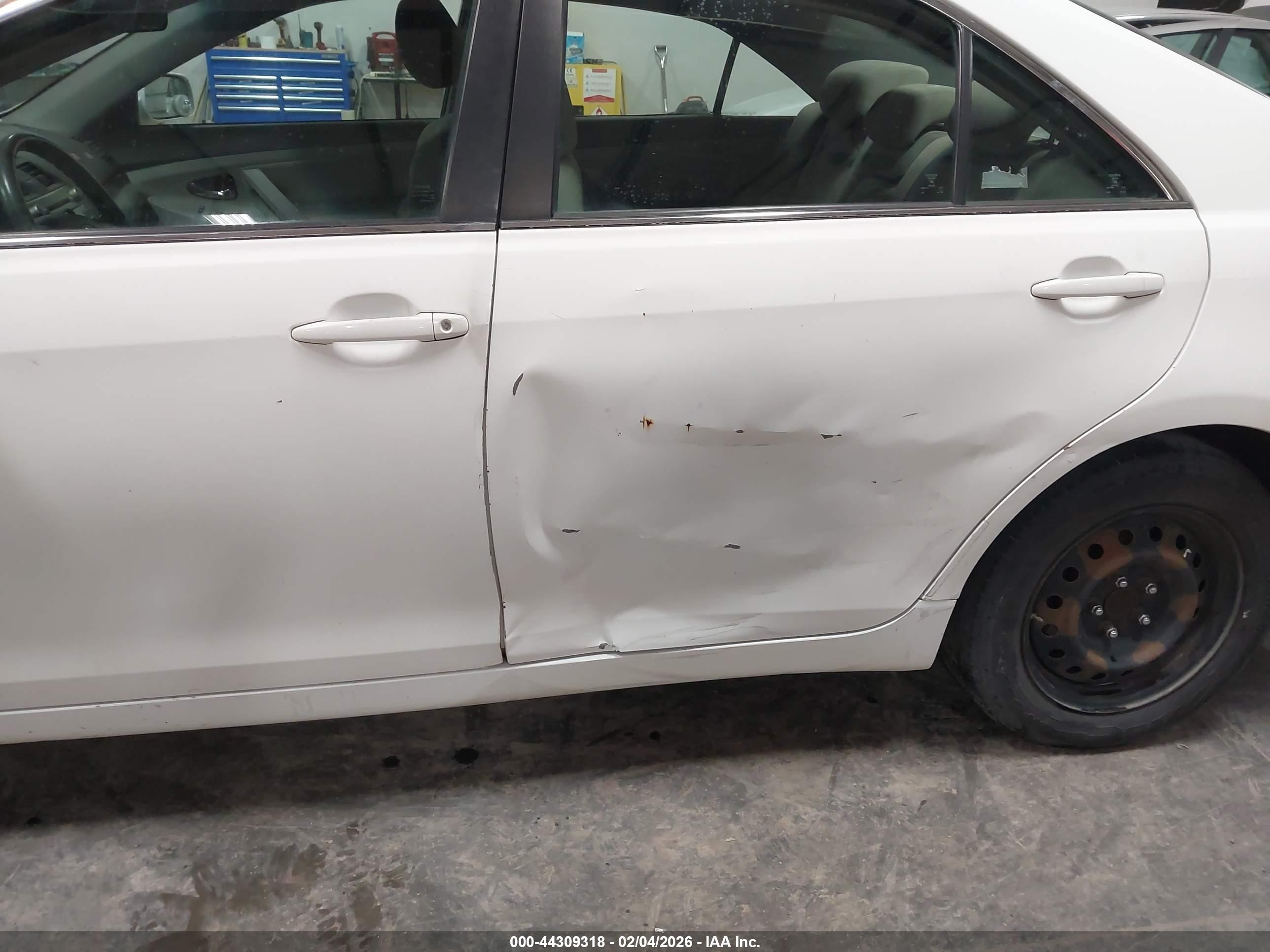 2010 Toyota Camry Le White vin: 4T4BF3EK0AR034020