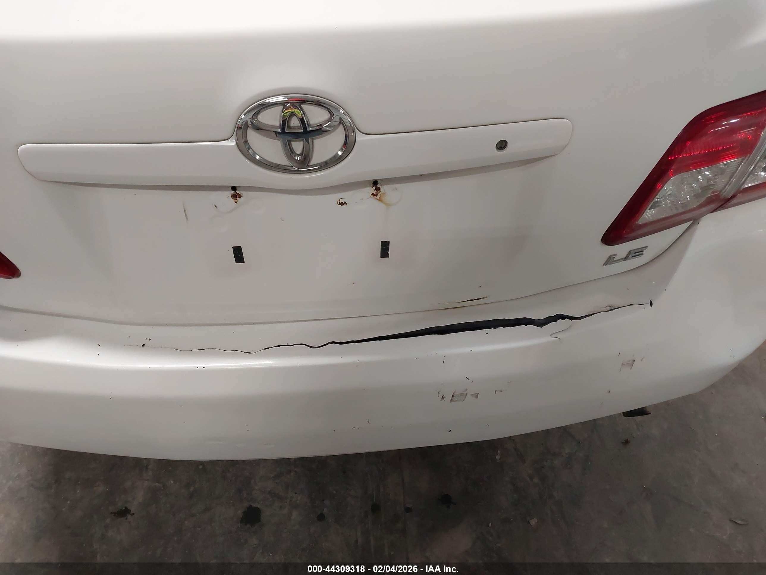 2010 Toyota Camry Le White vin: 4T4BF3EK0AR034020