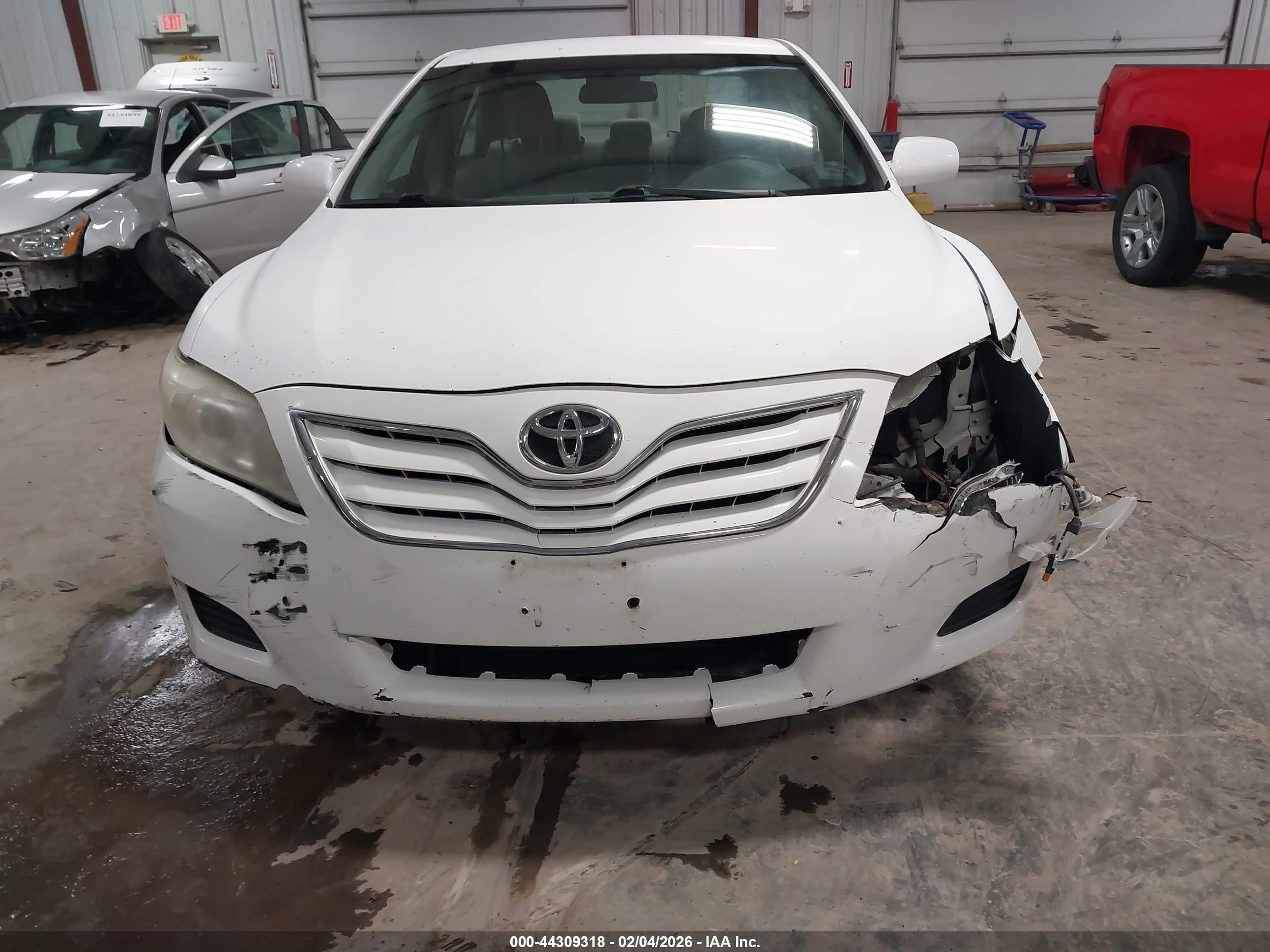 2010 Toyota Camry Le White vin: 4T4BF3EK0AR034020