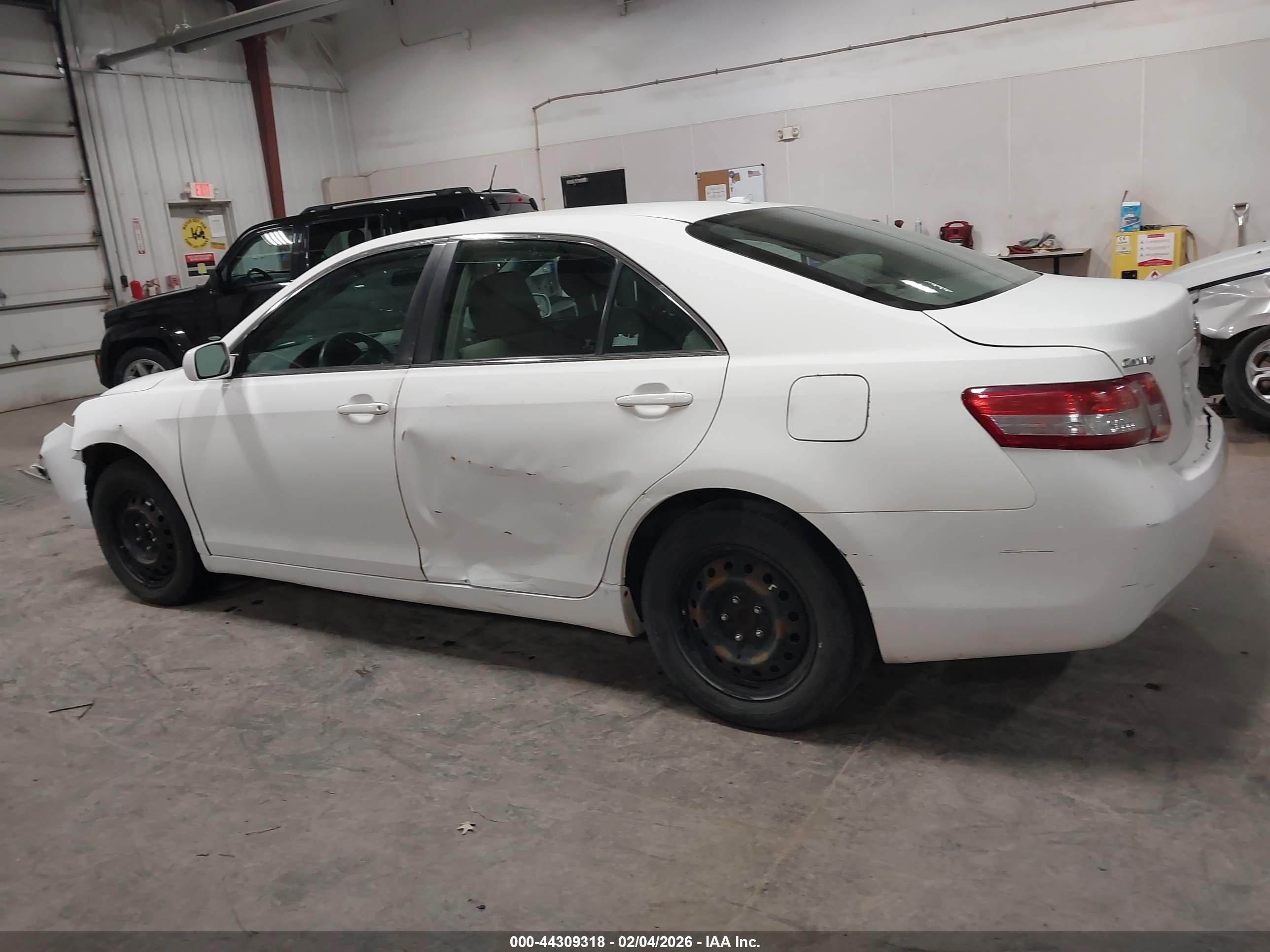 2010 Toyota Camry Le White vin: 4T4BF3EK0AR034020