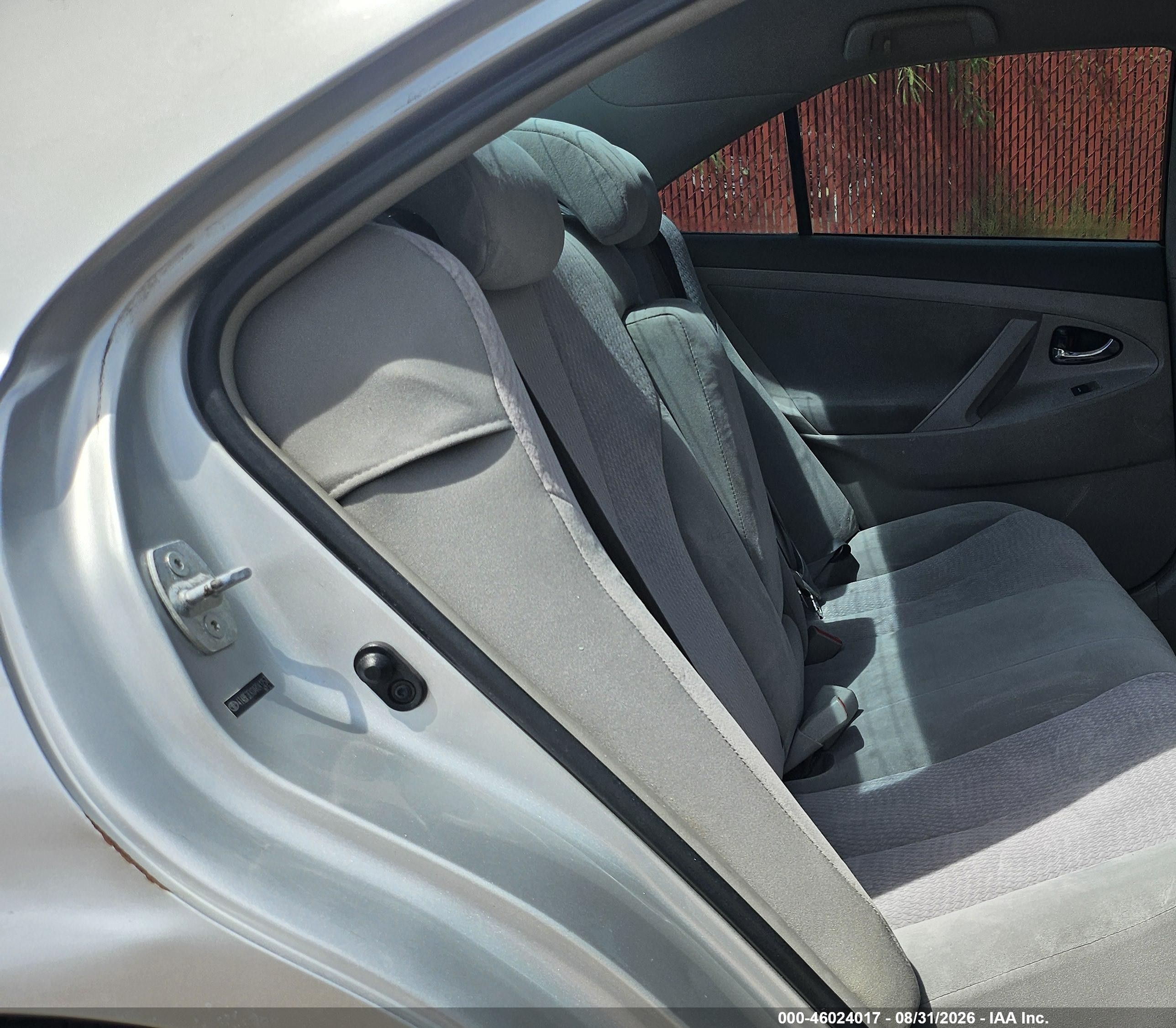 2010 Toyota Camry Se/le/xle Серебряный vin: 4T4BF3EK0AR041257