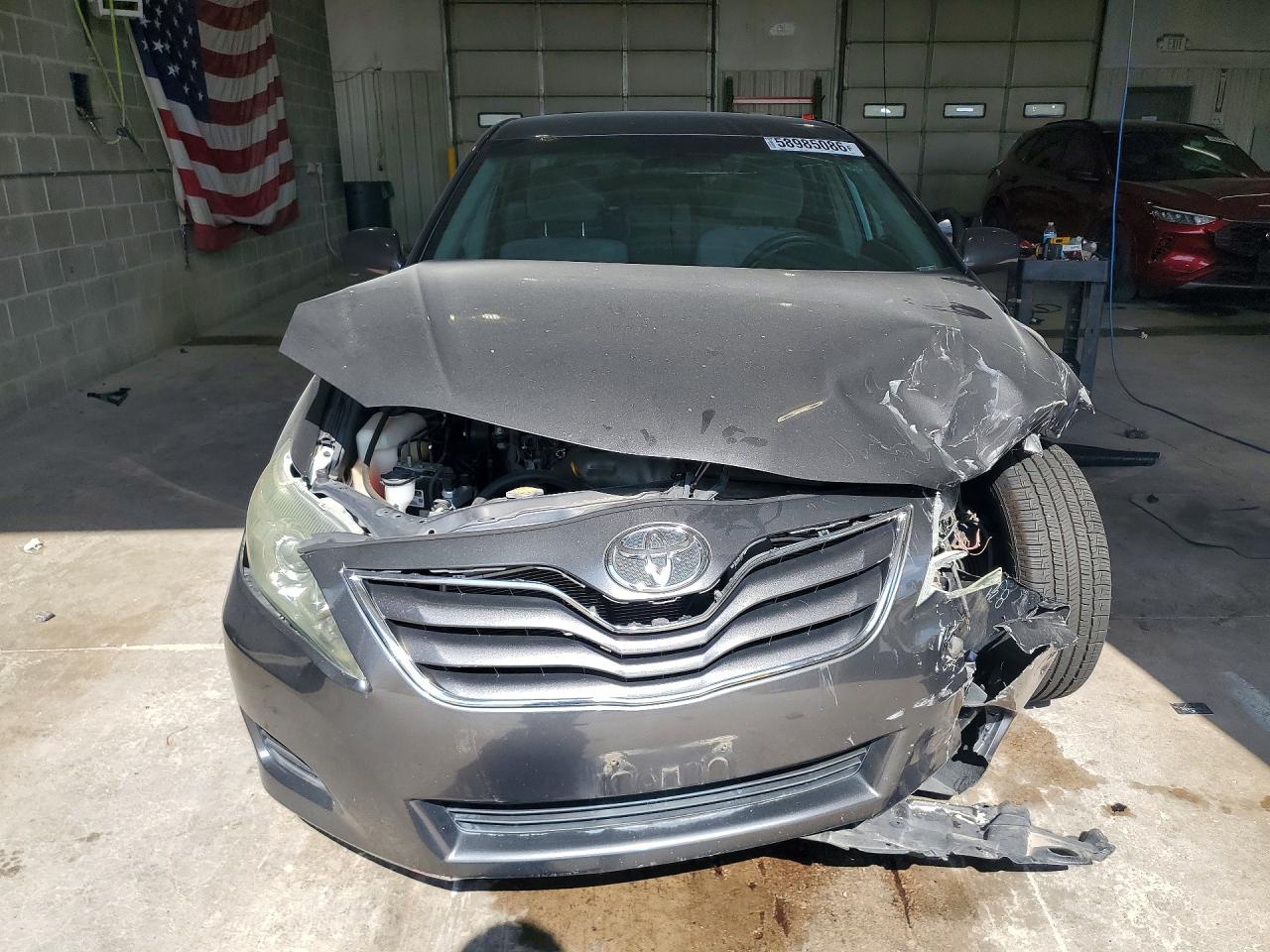 2010 Toyota Camry Le Gray vin: 4T4BF3EK0AR045339