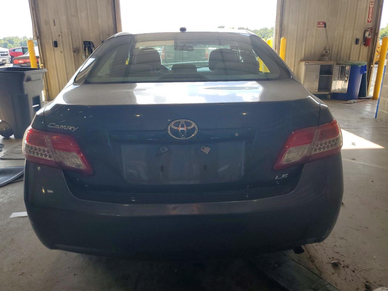 2010 Toyota Camry Le Gray vin: 4T4BF3EK0AR045339