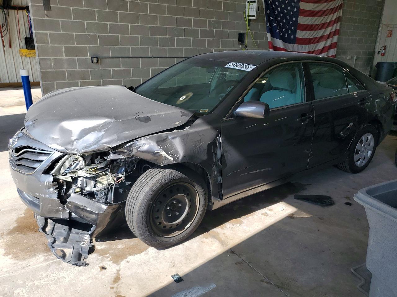 2010 Toyota Camry Le Gray vin: 4T4BF3EK0AR045339