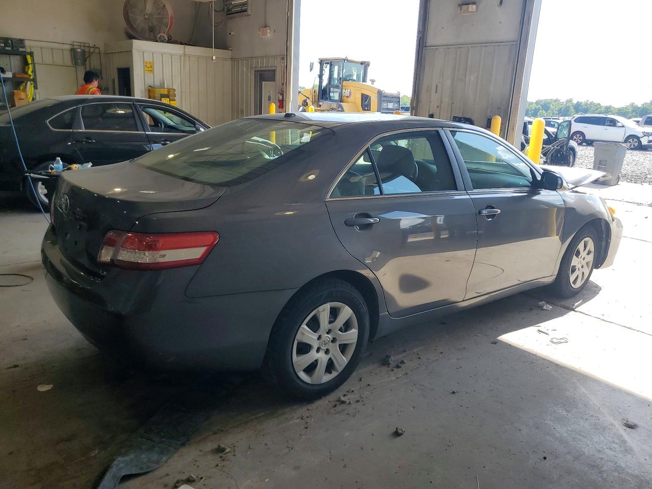 2010 Toyota Camry Le Gray vin: 4T4BF3EK0AR045339