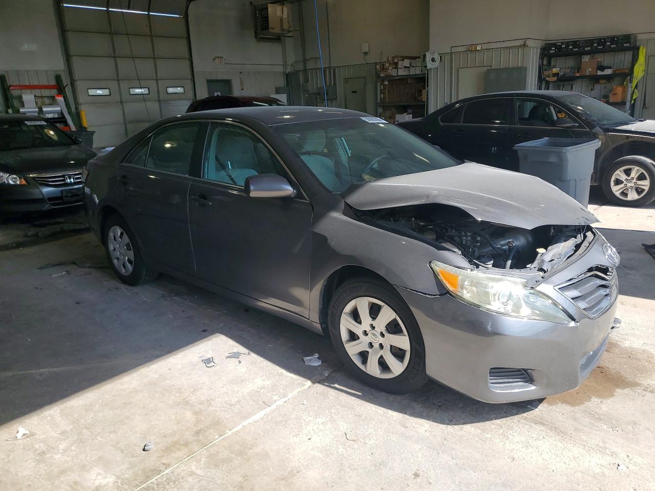 2010 Toyota Camry Le Gray vin: 4T4BF3EK0AR045339