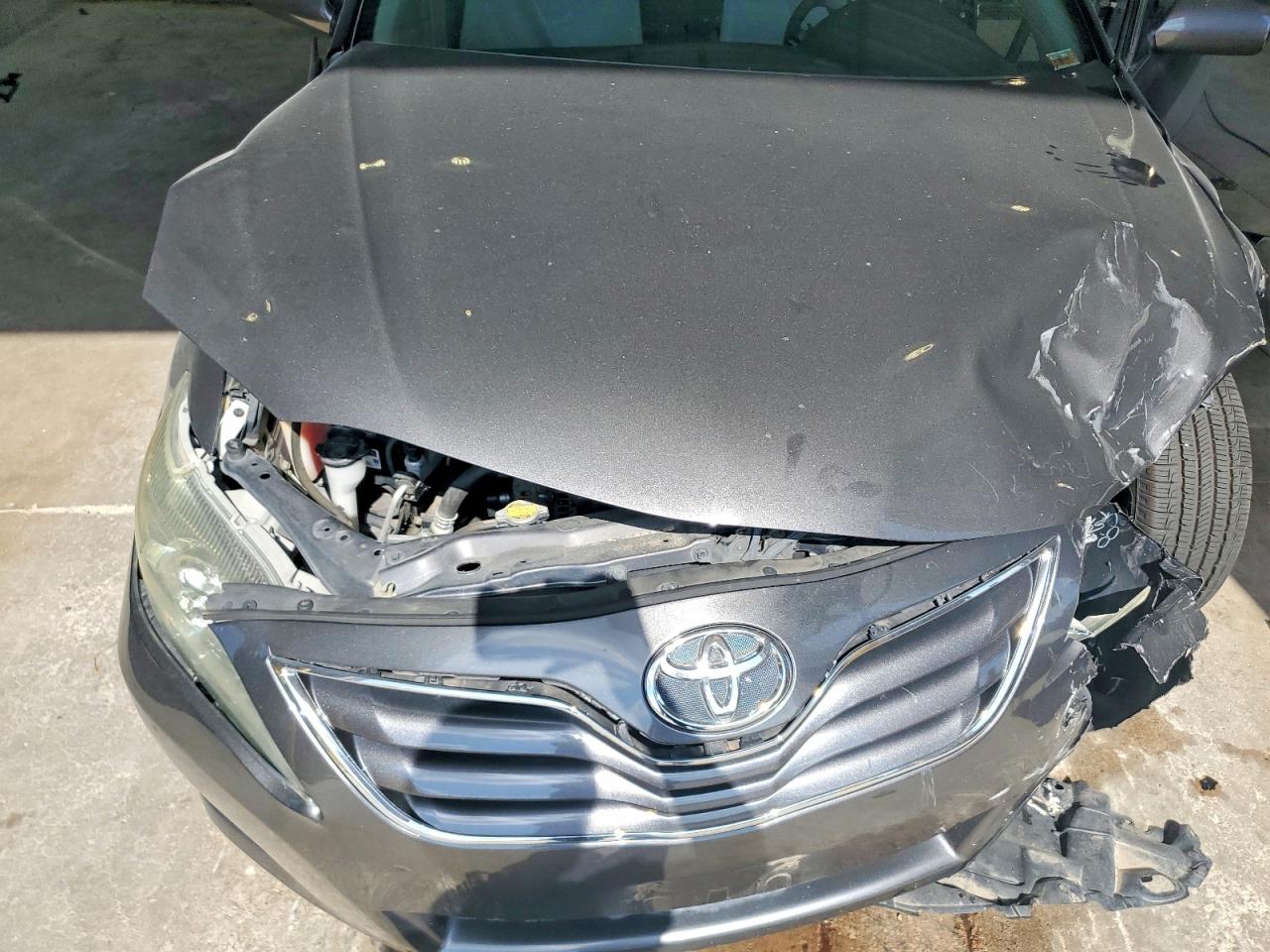 2010 Toyota Camry Le Gray vin: 4T4BF3EK0AR045339