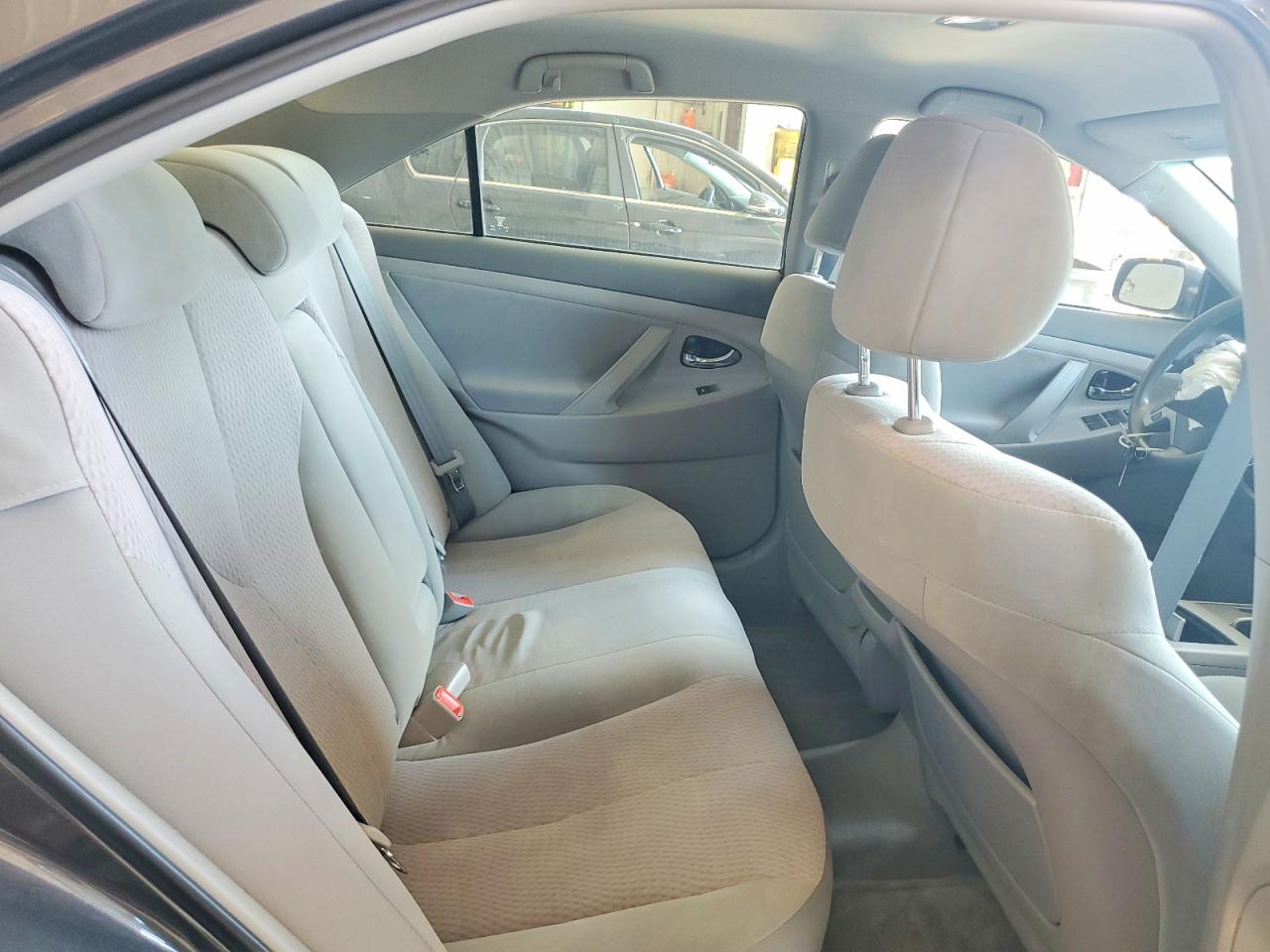 2010 Toyota Camry Le Gray vin: 4T4BF3EK0AR045339