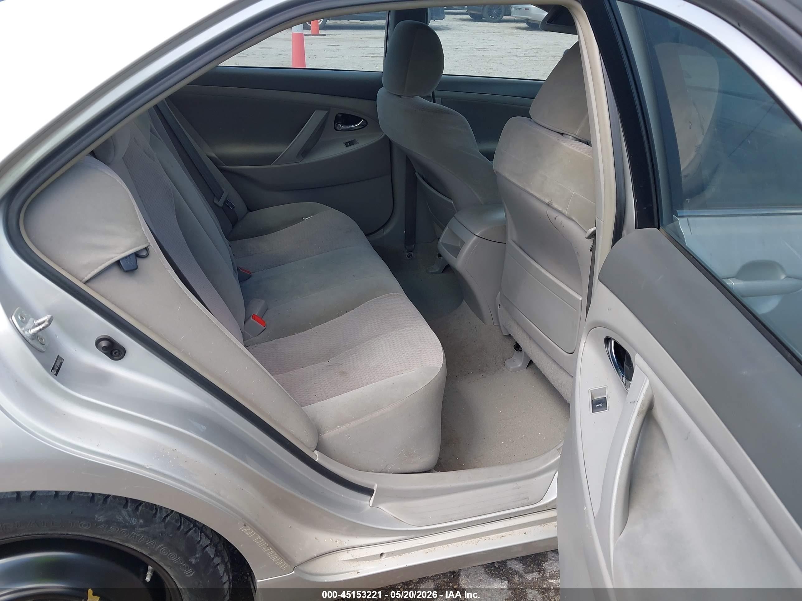 2010 Toyota Camry Le Silver vin: 4T4BF3EK0AR050377