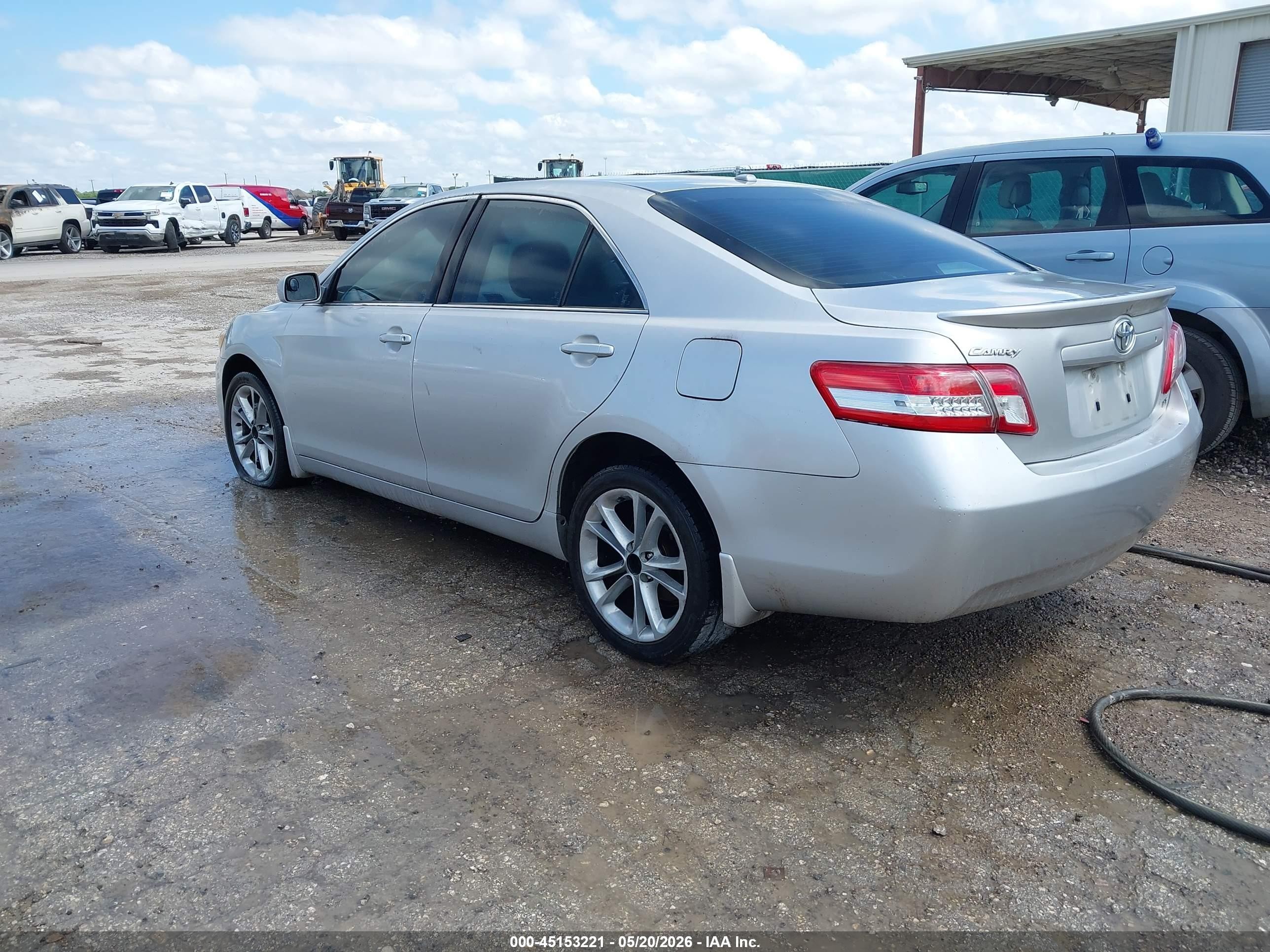 2010 Toyota Camry Le Silver vin: 4T4BF3EK0AR050377