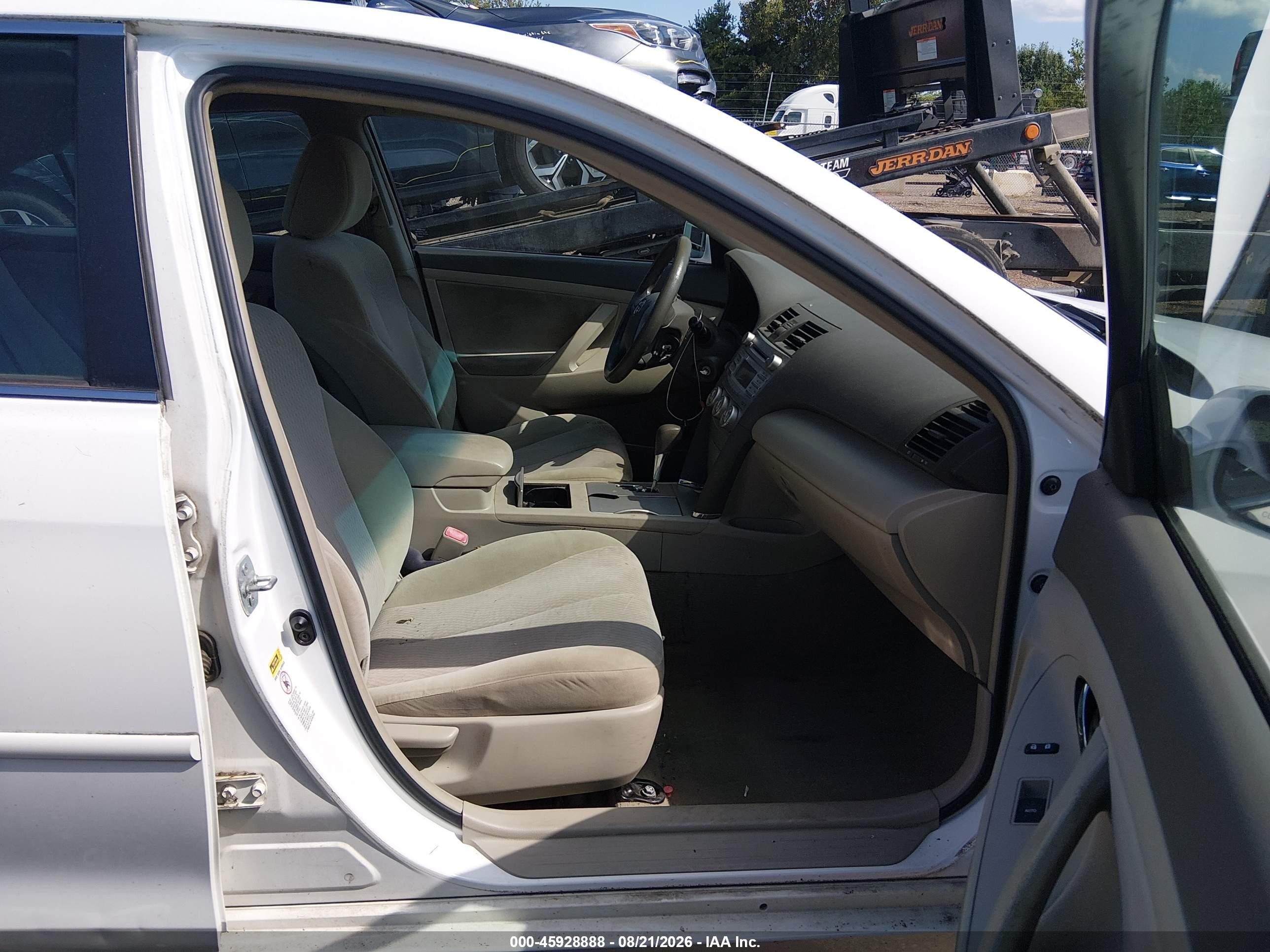 2010 Toyota Camry Le Белый vin: 4T4BF3EK0AR056941