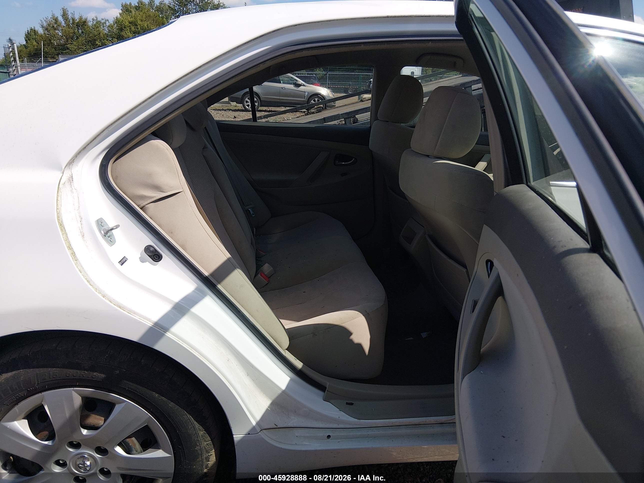 2010 Toyota Camry Le Белый vin: 4T4BF3EK0AR056941