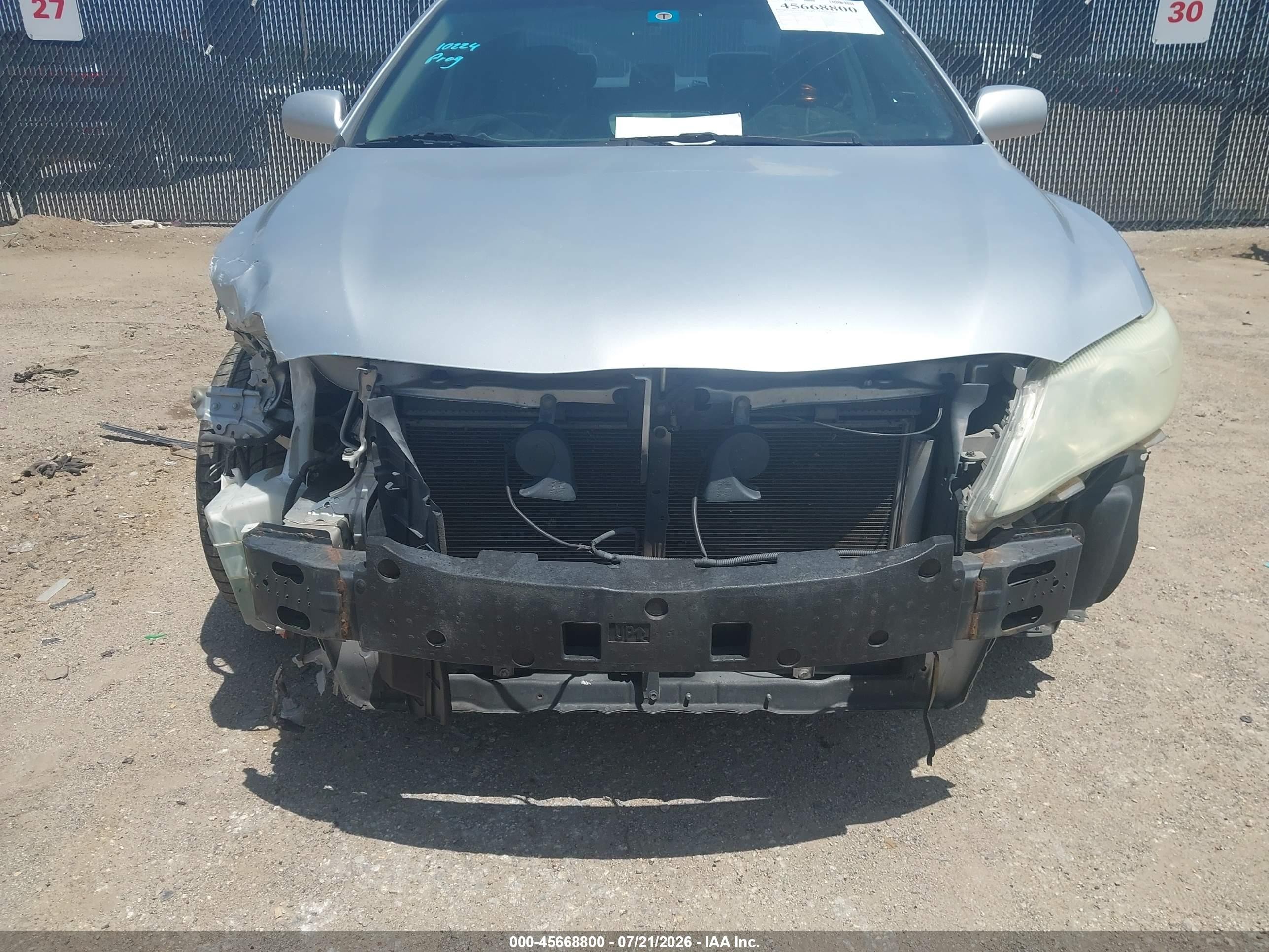 2010 Toyota Camry Le Silver vin: 4T4BF3EK0AR069222