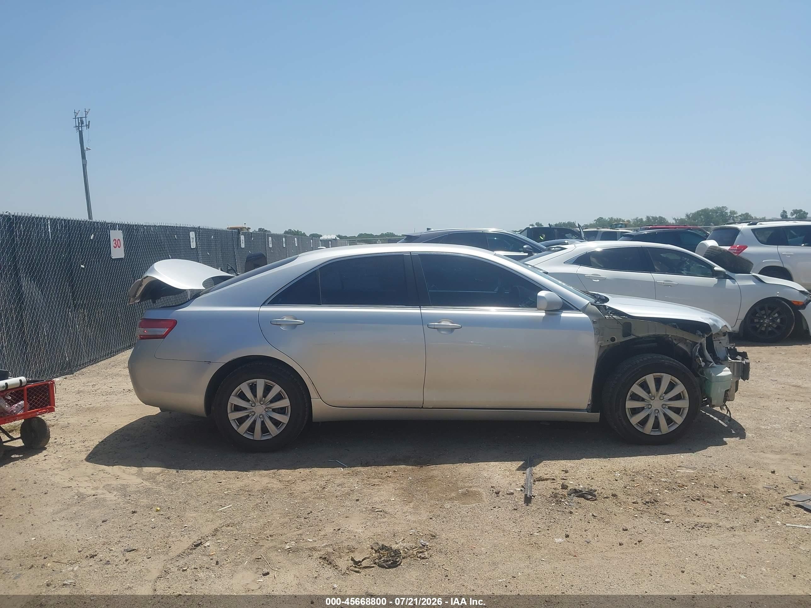 2010 Toyota Camry Le Silver vin: 4T4BF3EK0AR069222