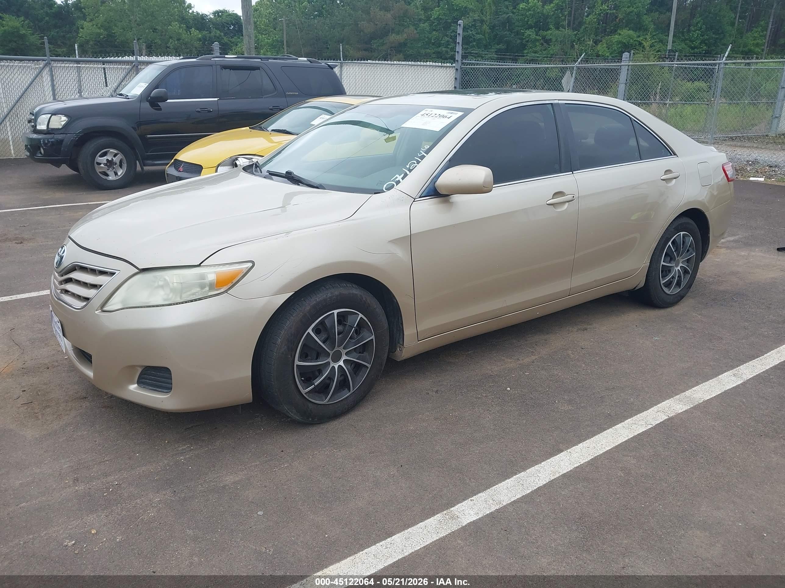 2010 Toyota Camry Le Gold vin: 4T4BF3EK0AR071214