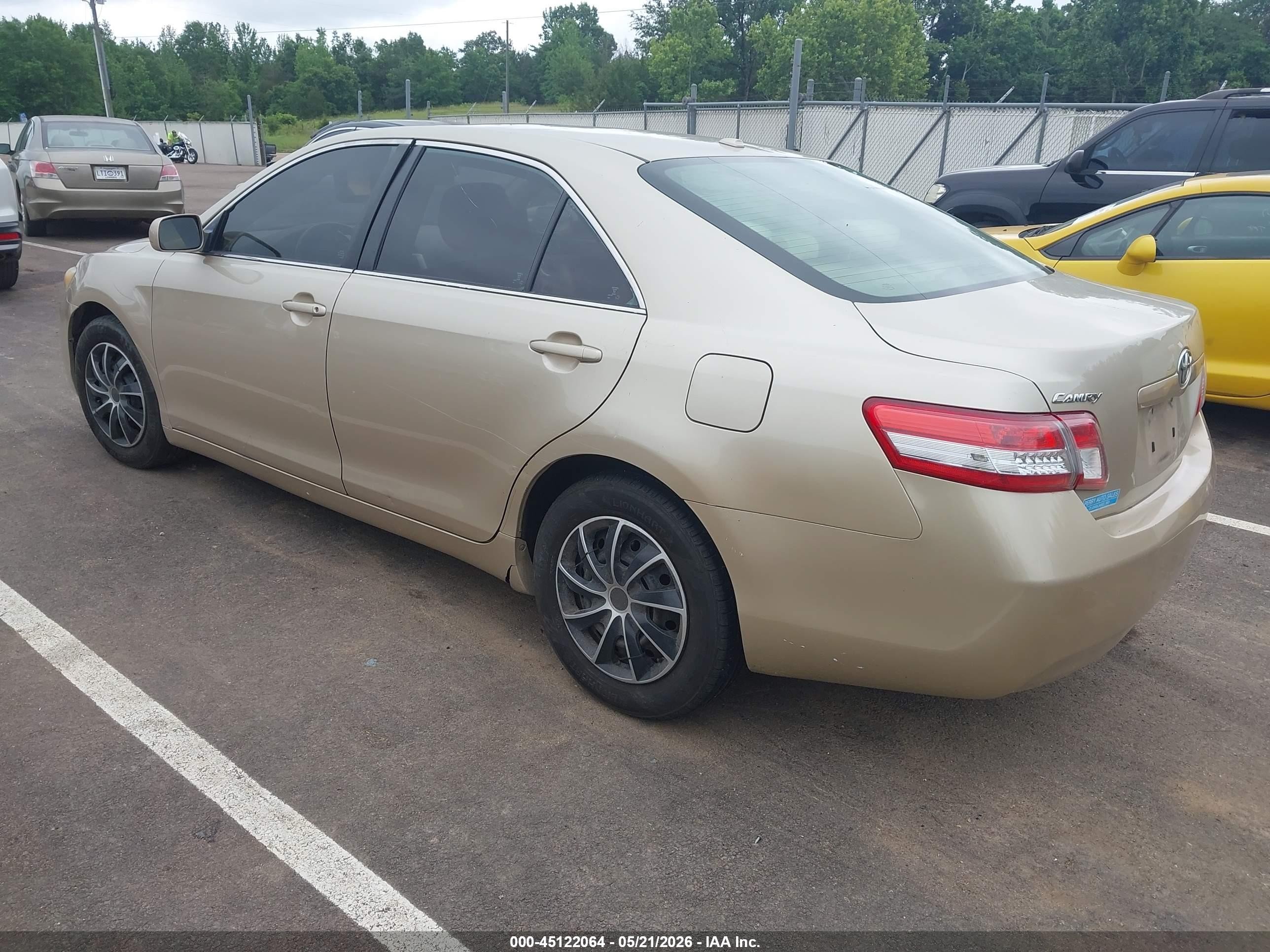2010 Toyota Camry Le Gold vin: 4T4BF3EK0AR071214
