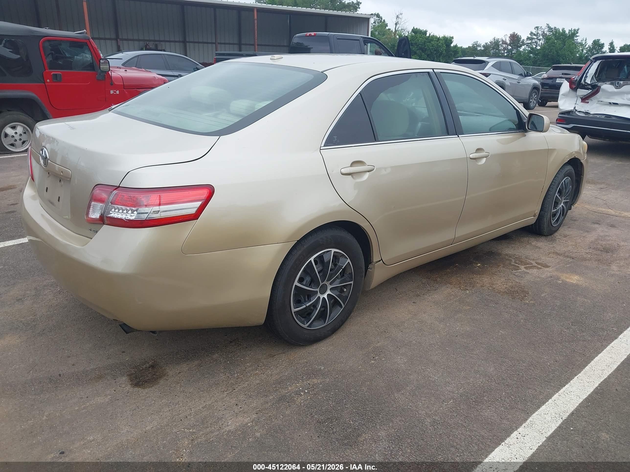 2010 Toyota Camry Le Gold vin: 4T4BF3EK0AR071214
