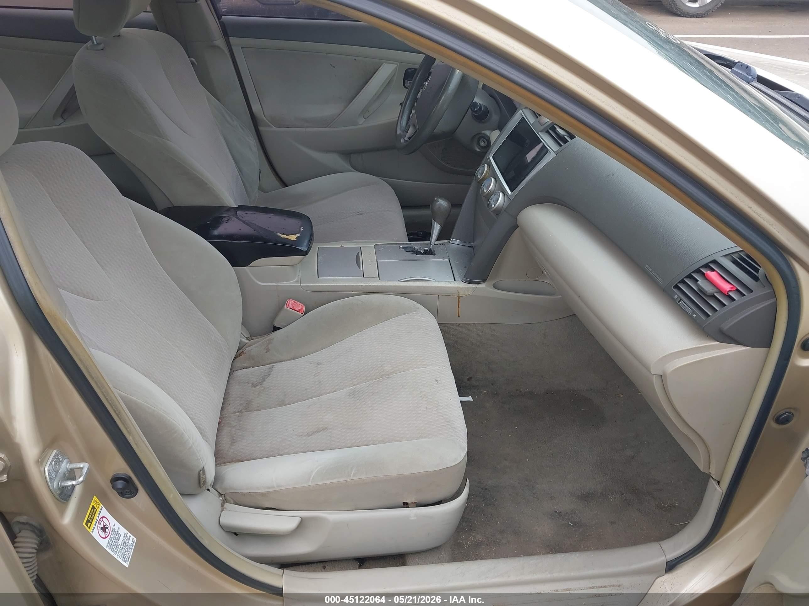 2010 Toyota Camry Le Gold vin: 4T4BF3EK0AR071214