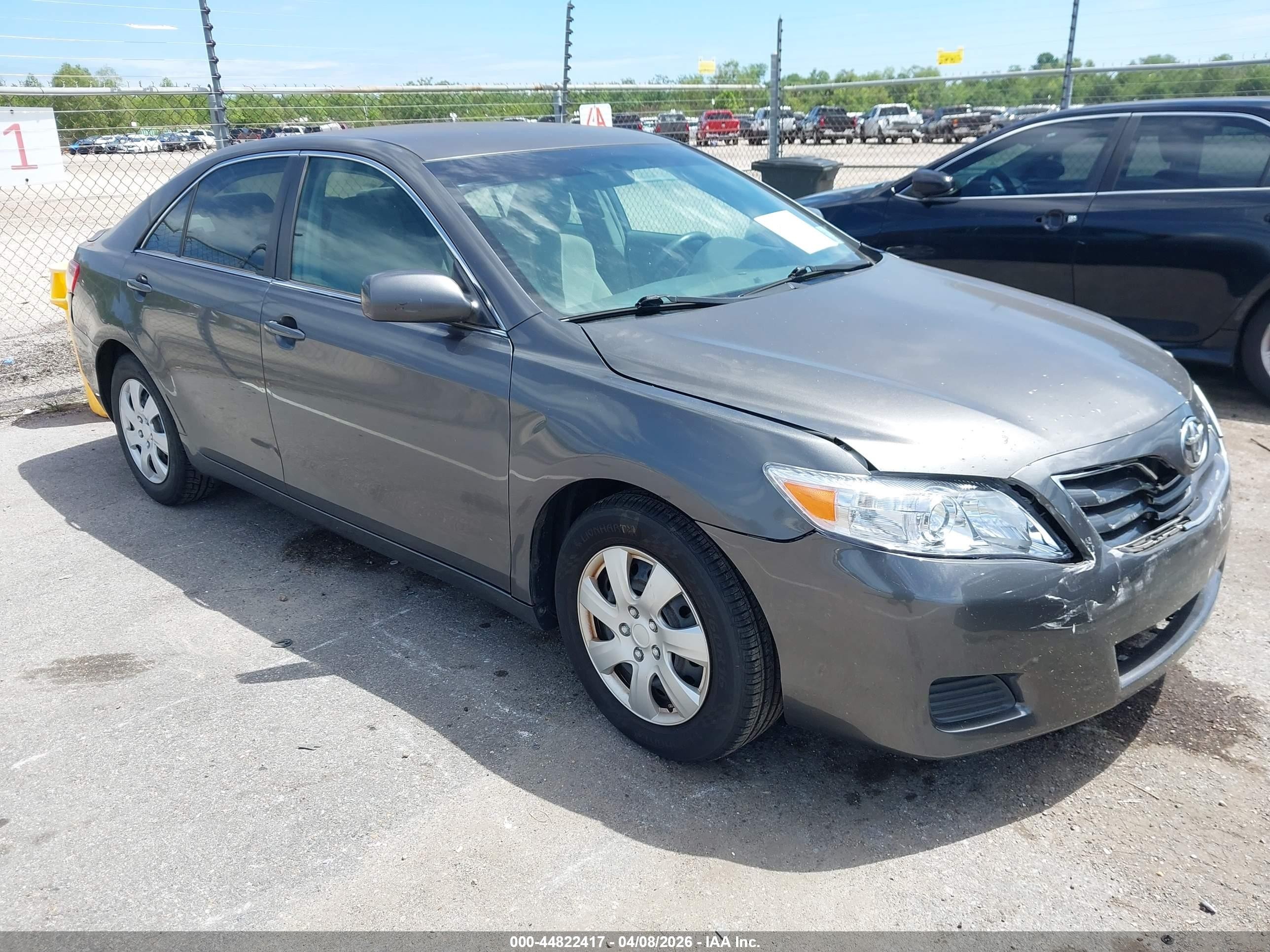 2010 Toyota Camry Le Gray vin: 4T4BF3EK0AR072282